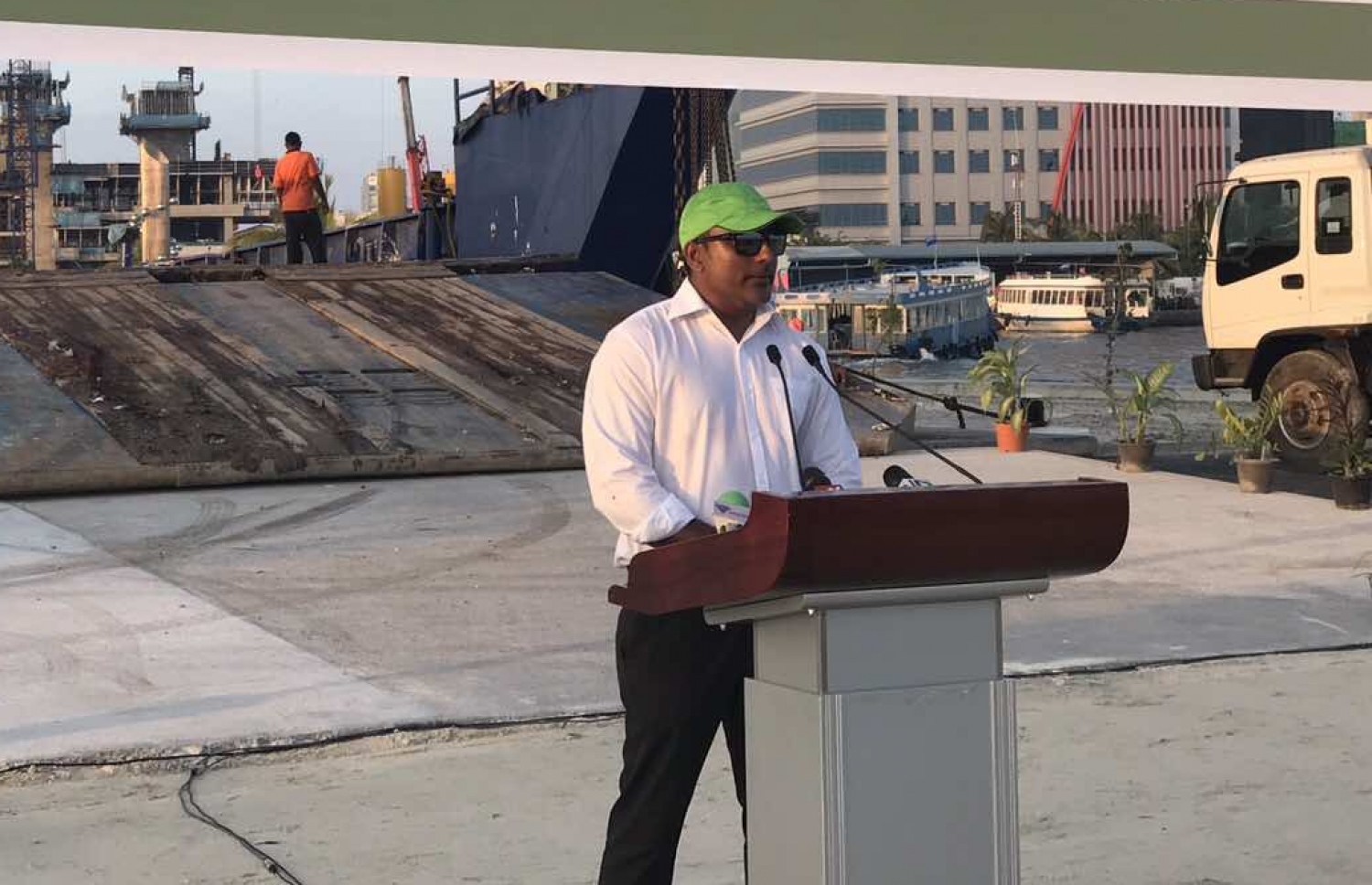 މާލޭގެ ކުނި މެނޭޖުކުރުން އިންޑަސްޓްރިއަލް ވިލެޖަށް ބަދަލުކުރަން މިއަދު ބޭއްވި ރަސްމިއްޔާތުގައި ވެމްކޯގެ މެނޭޖިން ޑިރެކްޓަރު ފުއާދު ވާހަކަ ދައްކަވަނީ.-- ފޮޓޯ: މުހައްމަދު ޝަރުހާން/ މިހާރު