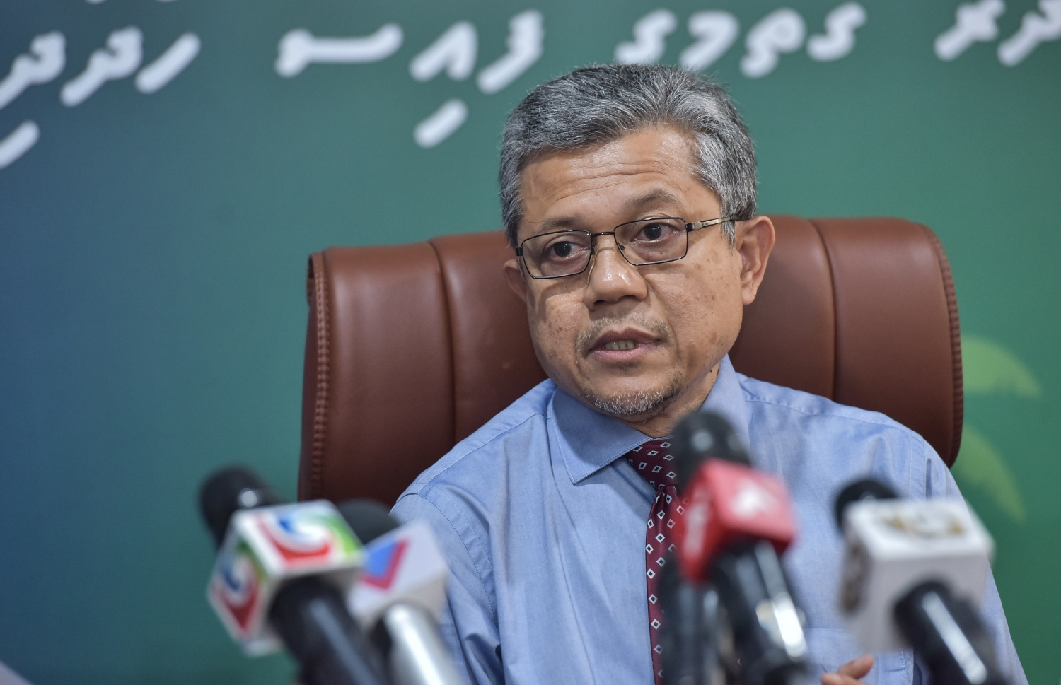 އެމްއައިބީގެ މެނޭޖިން ޑިރެކްޓަރު ހަރީސް ނޫސްވެރިންނާ މިއަދު ވާހަކަ ދައްކަވަނީ.---ފޮޓޯ: ނިޝާން އަލީ /މިހާރު