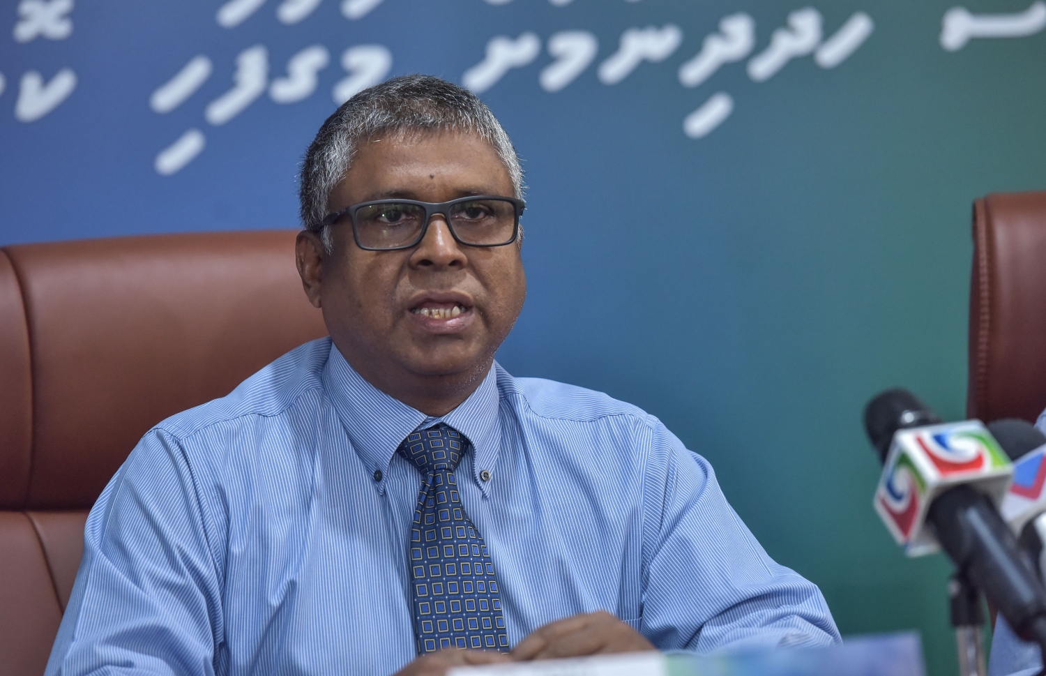 ޕެންޝަން އޮފީހުގެ ސީއީއޯ މުހައްމަދު މަނިކު މިއަދު ނޫސްވެރިންނާ ވާހަކަދައްކަވަނީ.---ފޮޓޯ: ނިޝާން އަލީ /މިހާރު