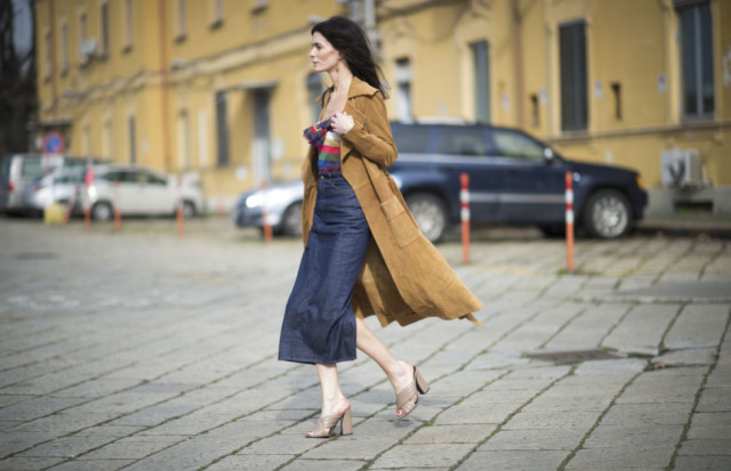 ފެޝަން ވީކްގެ ސްޓްރީޓް ސްޓައިލް ފޮޓޯއެއް: މިއުލް ސްޓައިލުގެ ބޫޓަކަށް އަރައިގެން