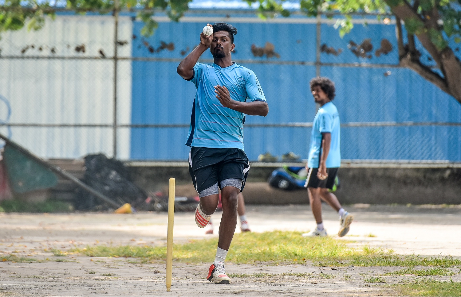 ހަސަން ޕްރެކްޓިހުގައި އުކަނީ. --ފޮޓޯ: ނިޝާން އަލީ/ މިހާރު