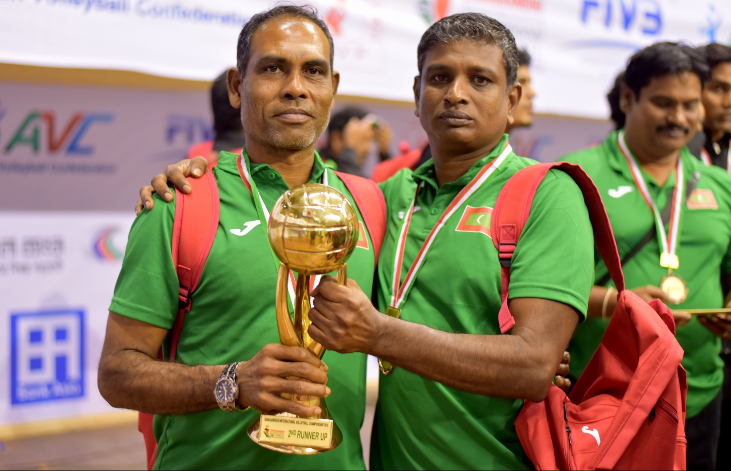 ބަންގްލަދޭޝް، ޑާކާ: ޑިސެމްބަރު 27، 2016: ޓީމުގެ ދެ އެސިސްޓަންޓް ކޯޗުން ކަމަށްވާ ސަޑިއްކެ (ކ) އާއި ނިޒާރު.-- ފޮޓޯ: މިހާރު