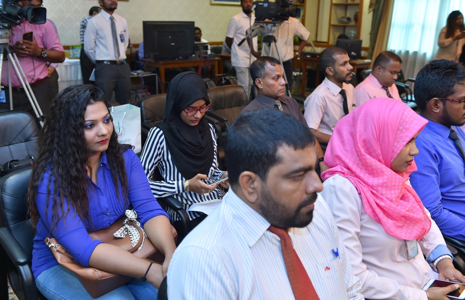 މާލެ: ޑިސެމްބަރު 29، 2016- ދީނީ މައުލޫމާތު ފެތުރުމަށް އިސްލާމިކް މިނިސްޓްރީ އާއި ޕީއެސްއެމް ގުޅިގެން އުފެއްދި ޓީވީ ޗެނަލް "މުންނާރު" އިފްތިތާހު ކުރުމާއި މުސްހަފް މާލްދީފް ރަސްމީކޮށް ބަހަން ފެށުމަށް ރައީސް އޮފީހުގައި ބޭއްވި ރަސްމިއްޔާތުގެ ތެރެއިން.--- ފޮޓޯ: ރައީސް އޮފީސް