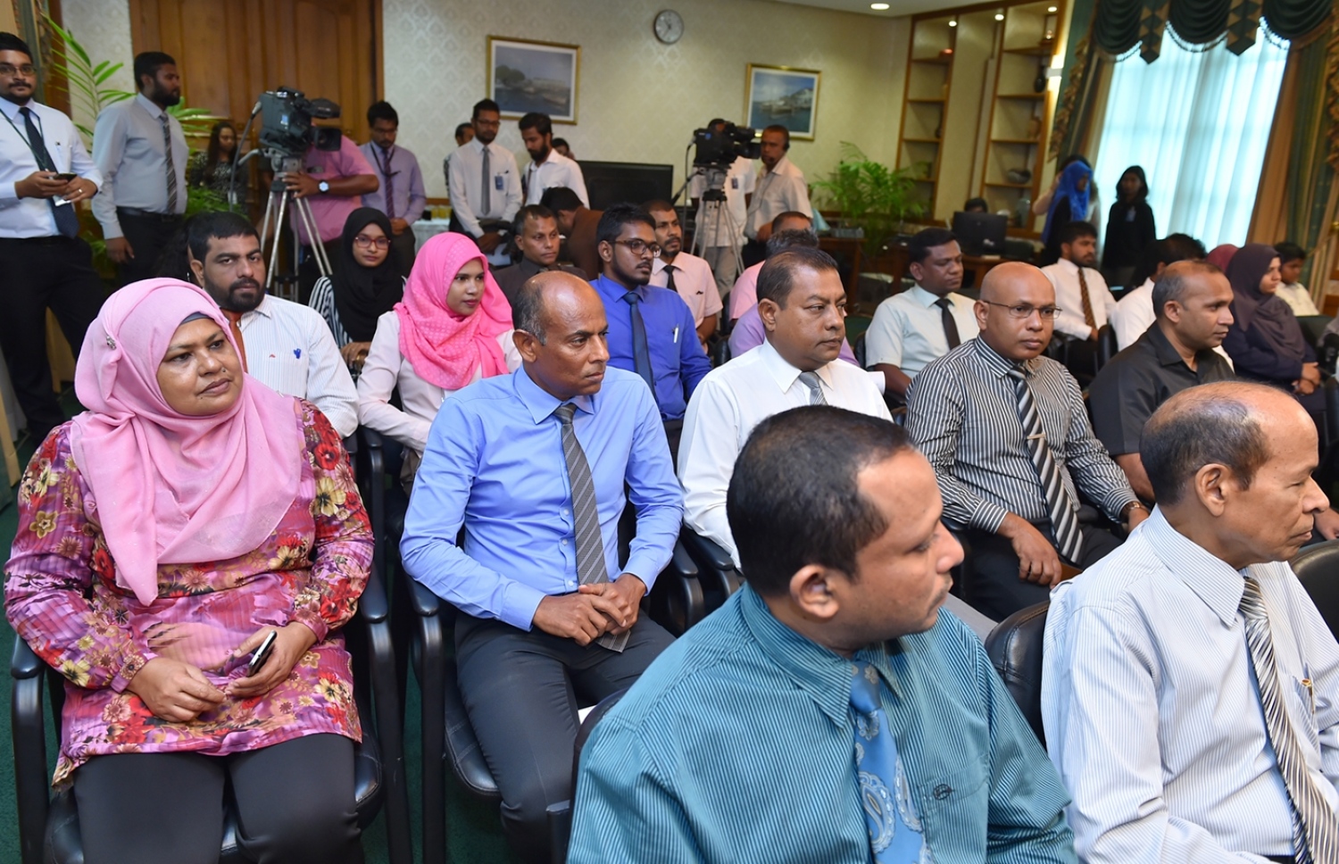 މާލެ: ޑިސެމްބަރު 29، 2016- ދީނީ މައުލޫމާތު ފެތުރުމަށް އިސްލާމިކް މިނިސްޓްރީ އާއި ޕީއެސްއެމް ގުޅިގެން އުފެއްދި ޓީވީ ޗެނަލް "މުންނާރު" އިފްތިތާހު ކުރުމާއި މުސްހަފް މާލްދީފް ރަސްމީކޮށް ބަހަން ފެށުމަށް ރައީސް އޮފީހުގައި ބޭއްވި ރަސްމިއްޔާތުގެ ތެރެއިން.--- ފޮޓޯ: ރައީސް އޮފީސް