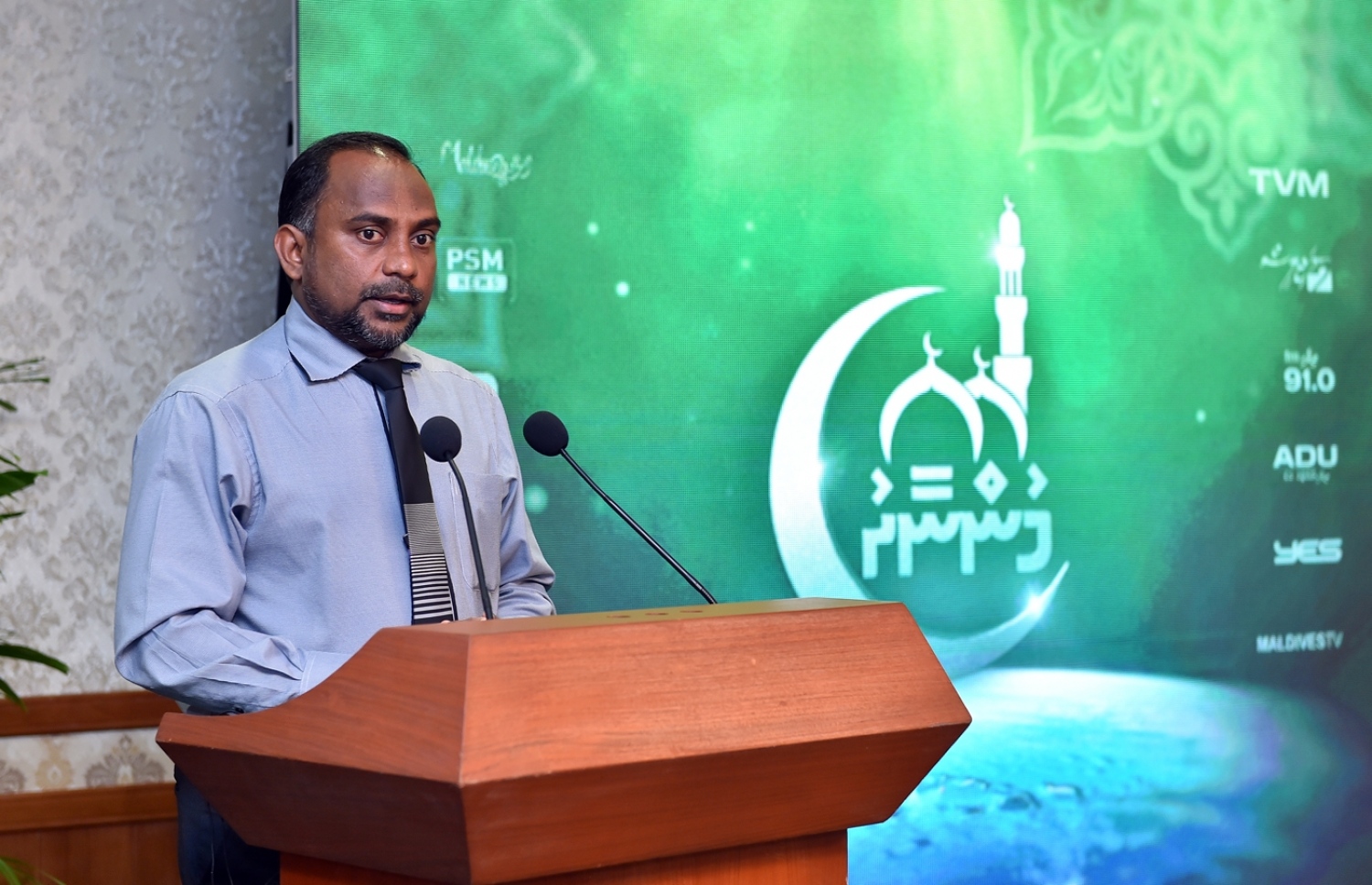 މާލެ: ޑިސެމްބަރު 29، 2016- ދީނީ މައުލޫމާތު ފެތުރުމަށް އިސްލާމިކް މިނިސްޓްރީ އާއި ޕީއެސްއެމް ގުޅިގެން އުފެއްދި ޓީވީ ޗެނަލް "މުންނާރު"، އިފްތިތާހު ކުރުމާއި މުސްހަފް މާލްދީފް ރަސްމީކޮށް ބަހަށް ފެށުމަށް ރައީސް އޮފީހުގައި ބޭއްވި ރަސްމިއްޔާތުގައި އިސްލާމިކް މިނިސްޓަރު އަހުމަދު ޒިޔާދު ބާގިރު ވާހަކަ ދައްކަވަނީ.--- ފޮޓޯ: ރައީސް އޮފީސް