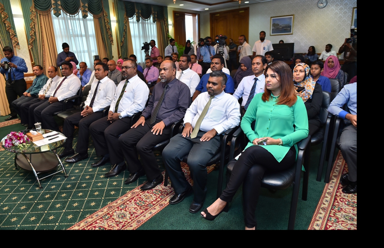 މާލެ: ޑިސެމްބަރު 29، 2016- ދީނީ މައުލޫމާތު ފެތުރުމަށް އިސްލާމިކް މިނިސްޓްރީ އާއި ޕީއެސްއެމް ގުޅިގެން އުފެއްދި ޓީވީ ޗެނަލް "މުންނާރު" އިފްތިތާހު ކުރުމާއި މުސްހަފް މާލްދީފް ރަސްމީކޮށް ބަހަން ފެށުމަށް ރައީސް އޮފީހުގައި ބޭއްވި ރަސްމިއްޔާތުގެ ތެރެއިން.--- ފޮޓޯ: ރައީސް އޮފީސް