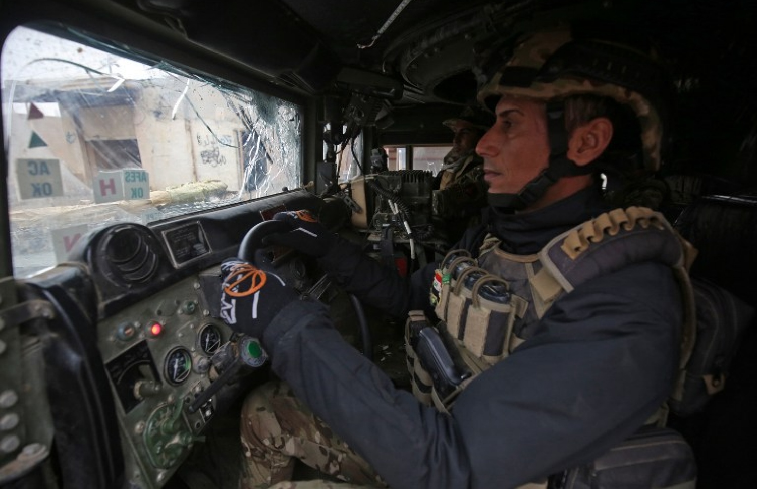 އިރާގު ސިފައިން މޫސަލްގެ އިރުމަތީގެ ހިސާބުތަކުގައި ތައްޔާރީ ހާލަތުގައި. --ފޮޓޯ:އޭއެފްޕީ