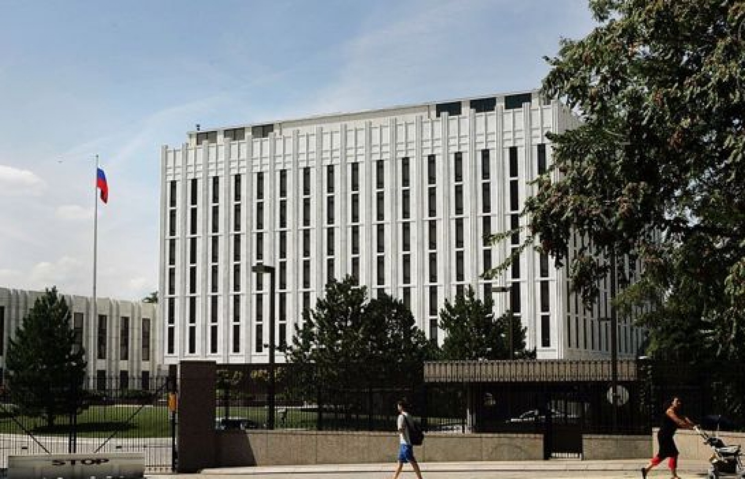 އެމެރިކާގައި ތިބޭ ރަޝިޔާގެ 35 ޑިޕްލޮމެޓަކު 72 ގަޑިއިރު ތެރޭ ފުރަން ވަނީ އަންގާފައި.