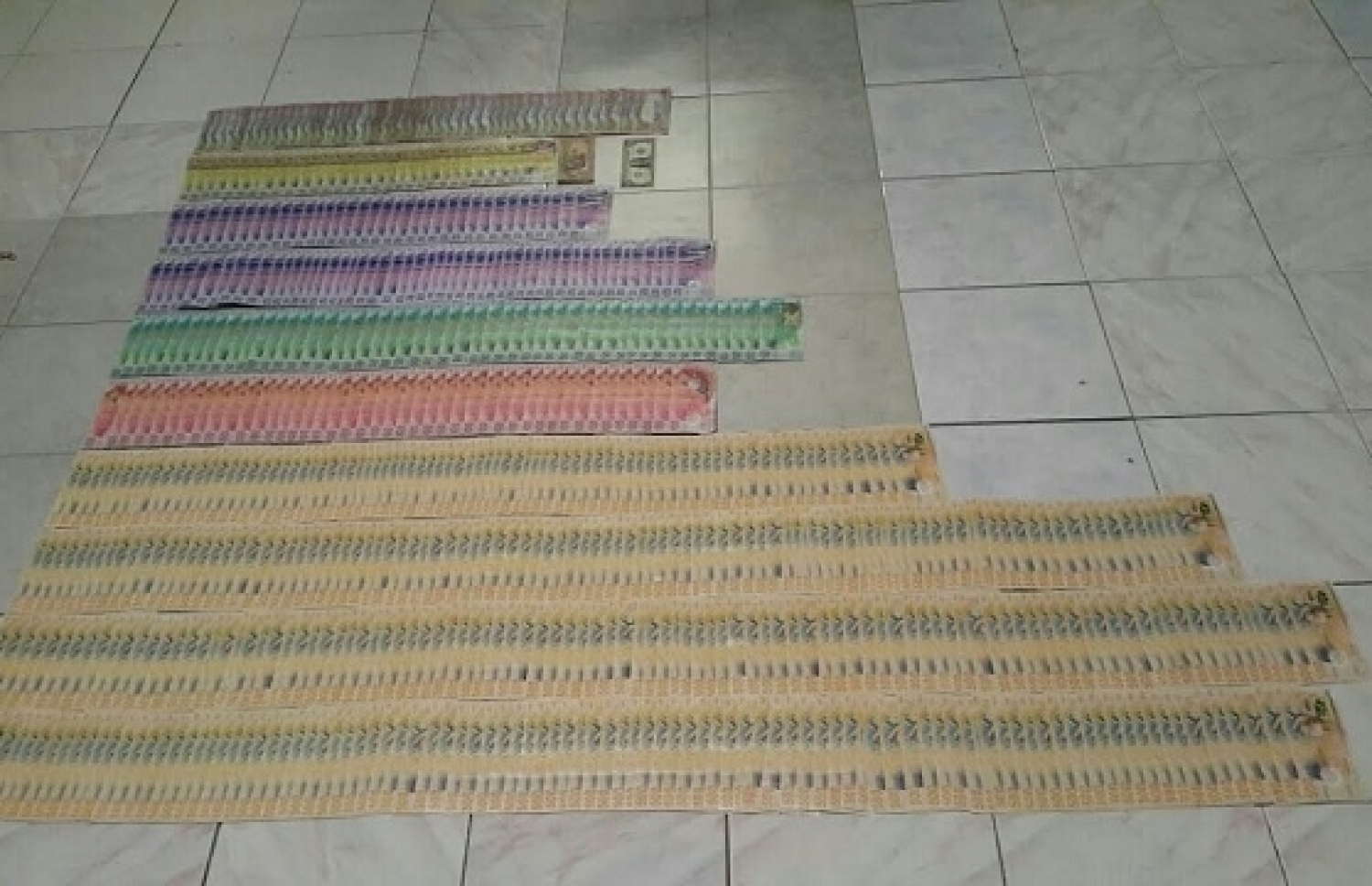 ނިލަންދޫ ސްކޫލްގެ ތިޖޫރި ފަޅާލައިގެން ވަގަށް ނެގި ފައިސާ ފުލުހުން ހޯދާފައި.--- ފޮޓޯ: ޕޮލިސް