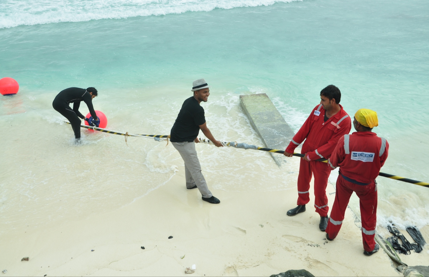 އުރީދޫގެ ސަބްމެރިން ކޭބަލް ބ. އޭދަފުއްޓާ ގުޅާލުމުގެ މަސައްކަތް މިދިޔަ އަހަރުގެ ފަހުކޮޅު ކުރަނީ: އުރީދޫގެ އިންޓަނެޓުގެ ހިދުމަތުގެ ހާލަތު ވެސް މި ސަޕޯޓް ސެންޓަރުން މޮނިޓަ ކުރޭ.-- ފައިލް ފޮޓޯ: ރާއިފް ޔޫސުފް