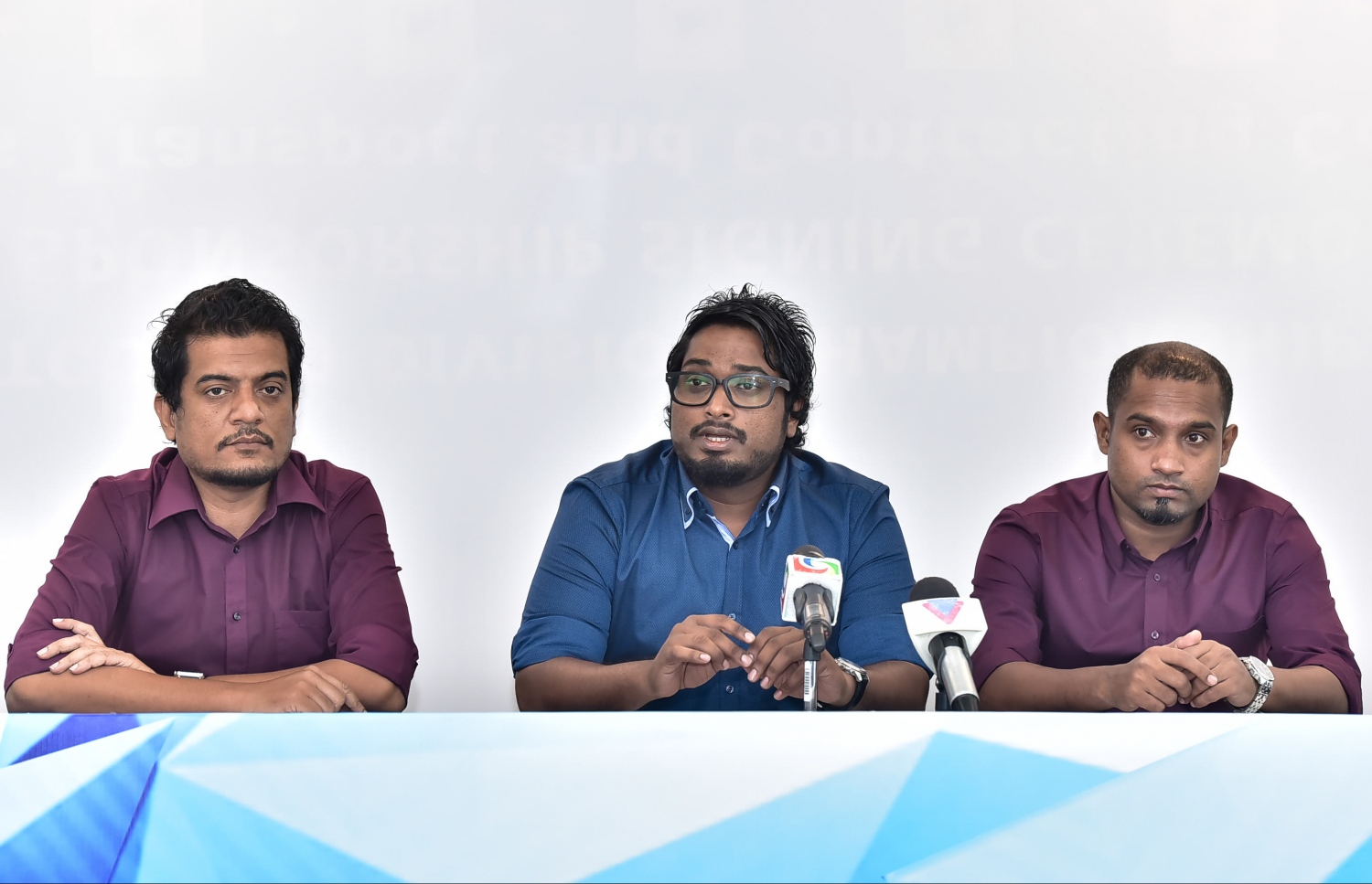 އެފްއޭއެމް ހައުސްގައި މިއަދު ބޭއްވި ނޫސްވެރިންގެ ބައްދަލުވުމުގެ ތެރެއިން އެފްއޭއެމް ރައީސް ބައްސާމް (މ) ވާހަކަ ދައްކަވަނީ.-- ފޮޓޯ: ނިޝާން އަލީ/ މިހާރު