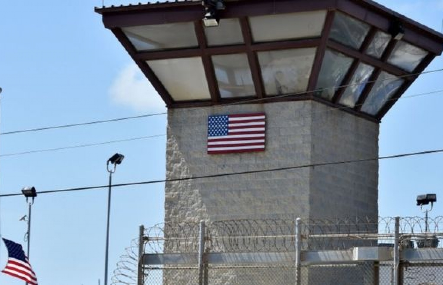 ޓްރަމްޕް ވަނީ ގުއަންޓަނާމޯ ބޭ ޖަލުގައި މިހާރު ތިބީ ނުރައްކާތެރި ކުށްވެރިން ކަމަށް ވިދާޅުވެފައި. --ފޮޓޯ:އޭއެފްޕީ