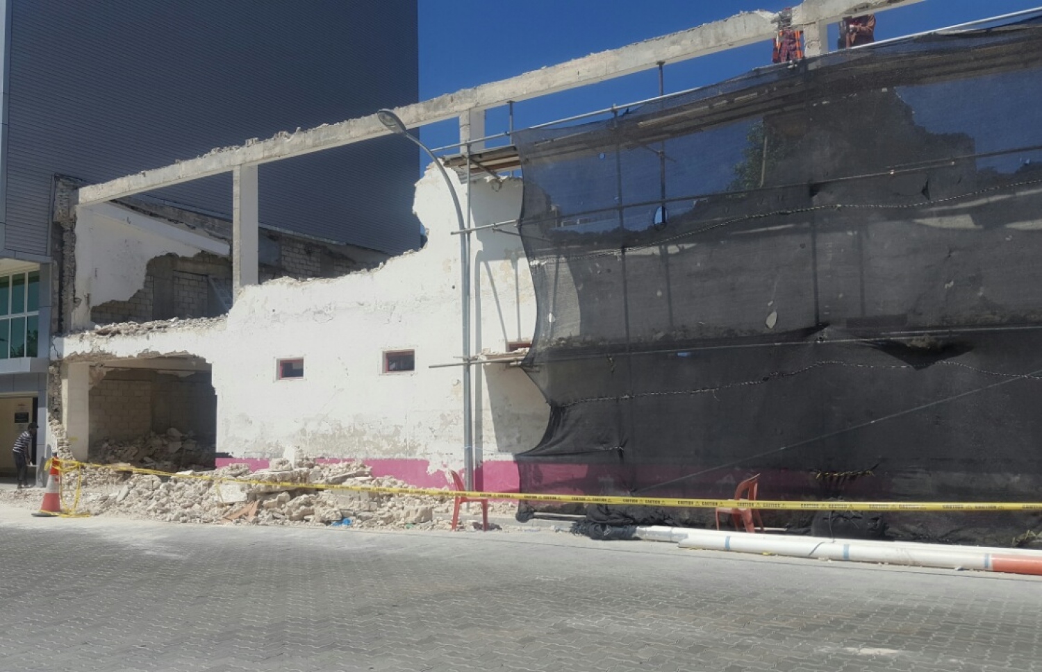 މާފަންނު މަދަރުސާ ތަޅާލުމުގެ މަސައްކަތް ކުރަނީ: .-- ފޮޓޯ: އާސިމާ ނިޒާރު/ މިހާރު