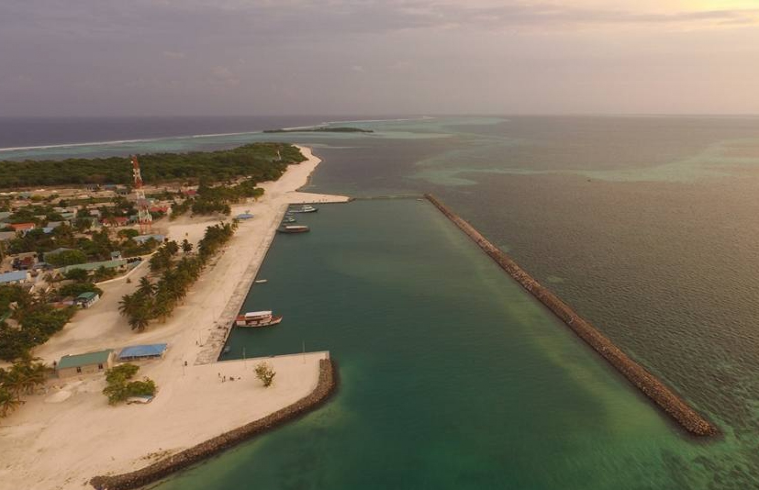 ހދ. މަކުނުދޫ: މިއީ ރާއްޖޭގެ އެންމެ ހުޅަނގަށް އޮންނަ ރަށް