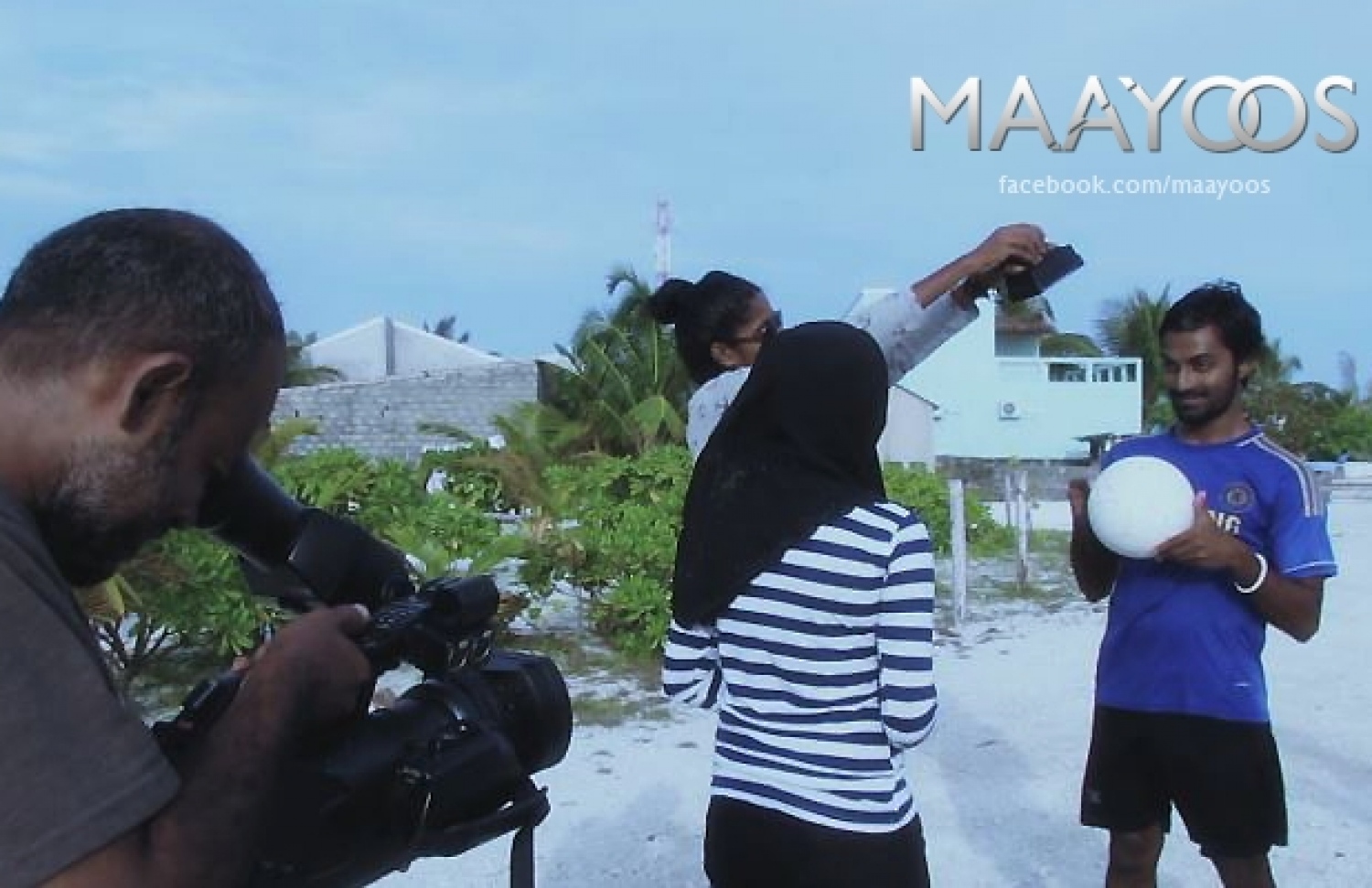 "މާޔޫސް" ގެ ޝޫޓިންގެ ތެރެއިން.