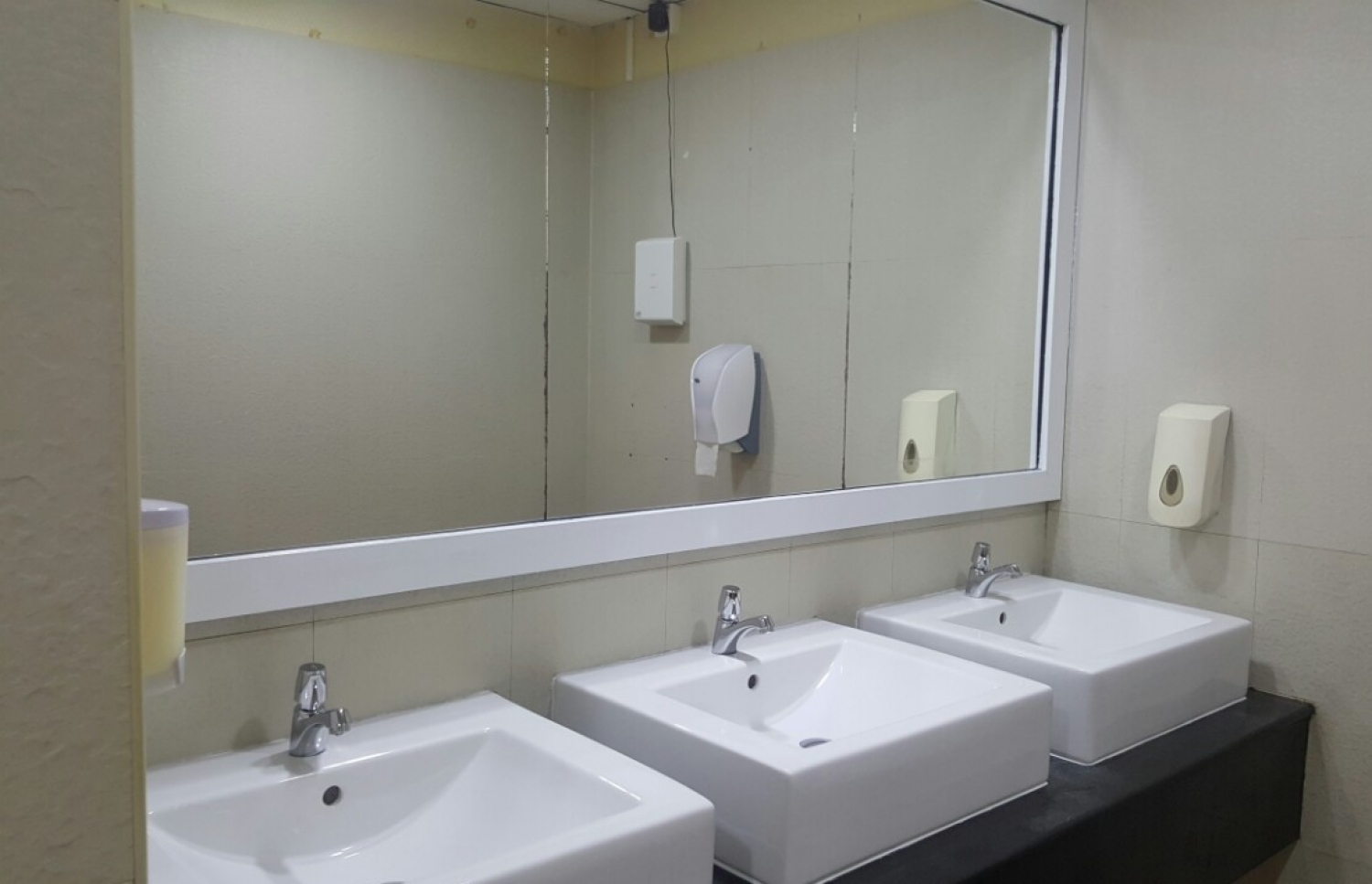 ވެލާނާ އިންޓަނޭޝަނަލް އެއާޕޯޓުގެ އާއްމު ސަރަހައްދުގައި މިއަދު ހުޅުވި މަދާސް ރޫމް --ފޮޓޯ: މިހާރު