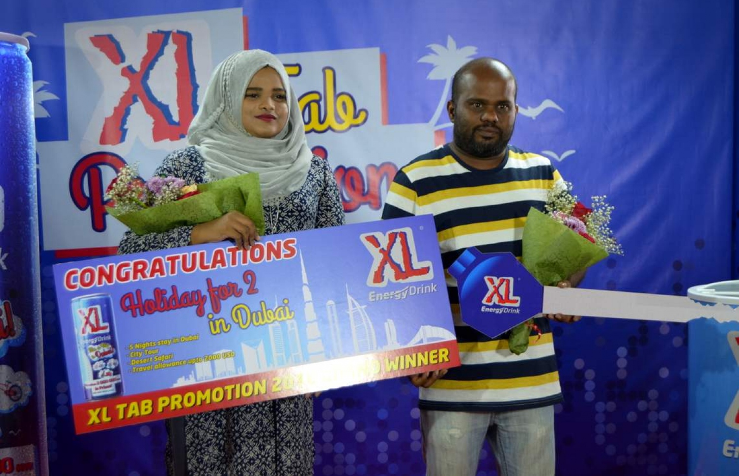 އެކްސްއެލް ޕްރޮމޯޝަންގެ ގްރޭންޑް ޕްރައިޒް ލިބުނު ޝިރުހާނާ (ވ) އާއި މިދިޔަ މަހުގެ ސައިކަލު ލިބުނު ފައްޔާޒް (ކ).-- ފޮޓޯ: ބީއެޗްއެމް