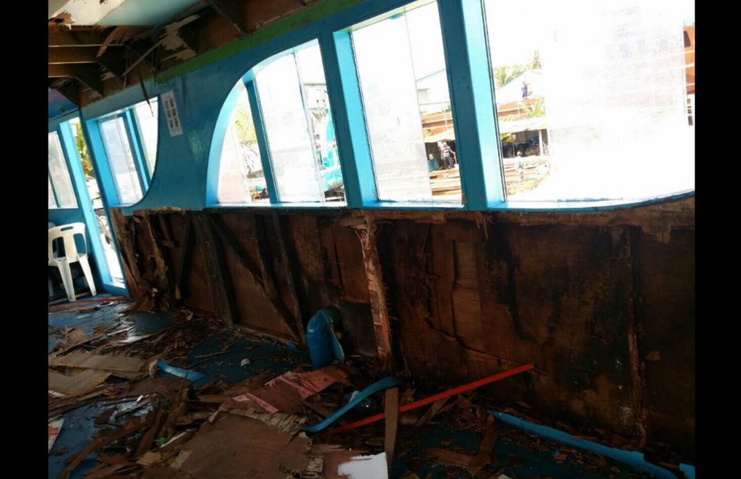 އެމްޕީއެލުން ބޮޑުއަގުގައި ގަތް ކަމަށް ބުނާ ދޯނީގެ އެތެރެ. އެ ތުހުމަތުތައް އެމްޕީއެލުން ދޮގު ކުރޭ.