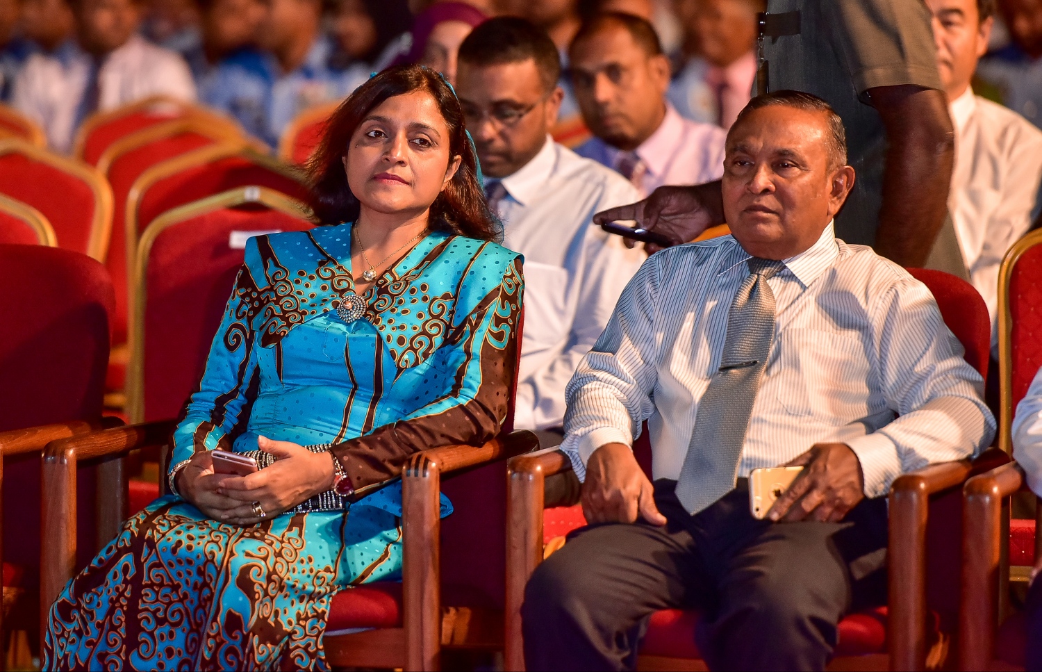 މާލެ: ޖެނުއަރީ 10، 2017- ރާއްޖެ އިސްލާމްވި ދުވަހުގެ މުނާސަބަތުގައި ބޭއްވި ޖަލްސާގައި ހެލްތު މިނިސްޓްރީގެ ސްޓޭޓް މިނިސްޓަރު ދުންޔާ މައުމޫން (ވ) ބައިވެރިވެވަޑައިގަންނަވަނީ: މިއީ ޖެނުއަރީ 5، 2017 ގައި ރައީސް ޔާމީންގެ ސަރުކާރާ ދުންޔާ އަލުން ގުޅިވަޑައިގެންނެވި ފަހުން ބައިވެރިވެވަޑައިގެންނެވި ރަސްމީ ފުރަތަމަ ޖަލްސާ.---ފޮޓޯ: ނިޝާން އަލީ/މިހާރު