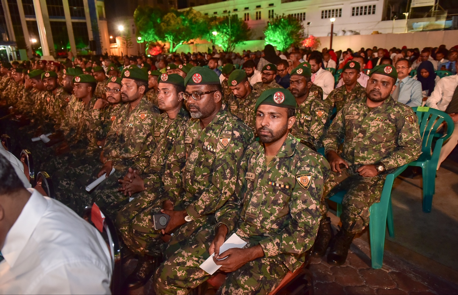 މާލެ: ޖެނުއަރީ 10، 2017- ރާއްޖެ އިސްލާމްވި ދުވަހުގެ މުނާސަބަތުގައި ބޭއްވި ޖަލްސާގައި ސިފައިން ބައިވެރިވަނީ.--- ފޮޓޯ: ނިޝާން އަލީ/މިހާރު