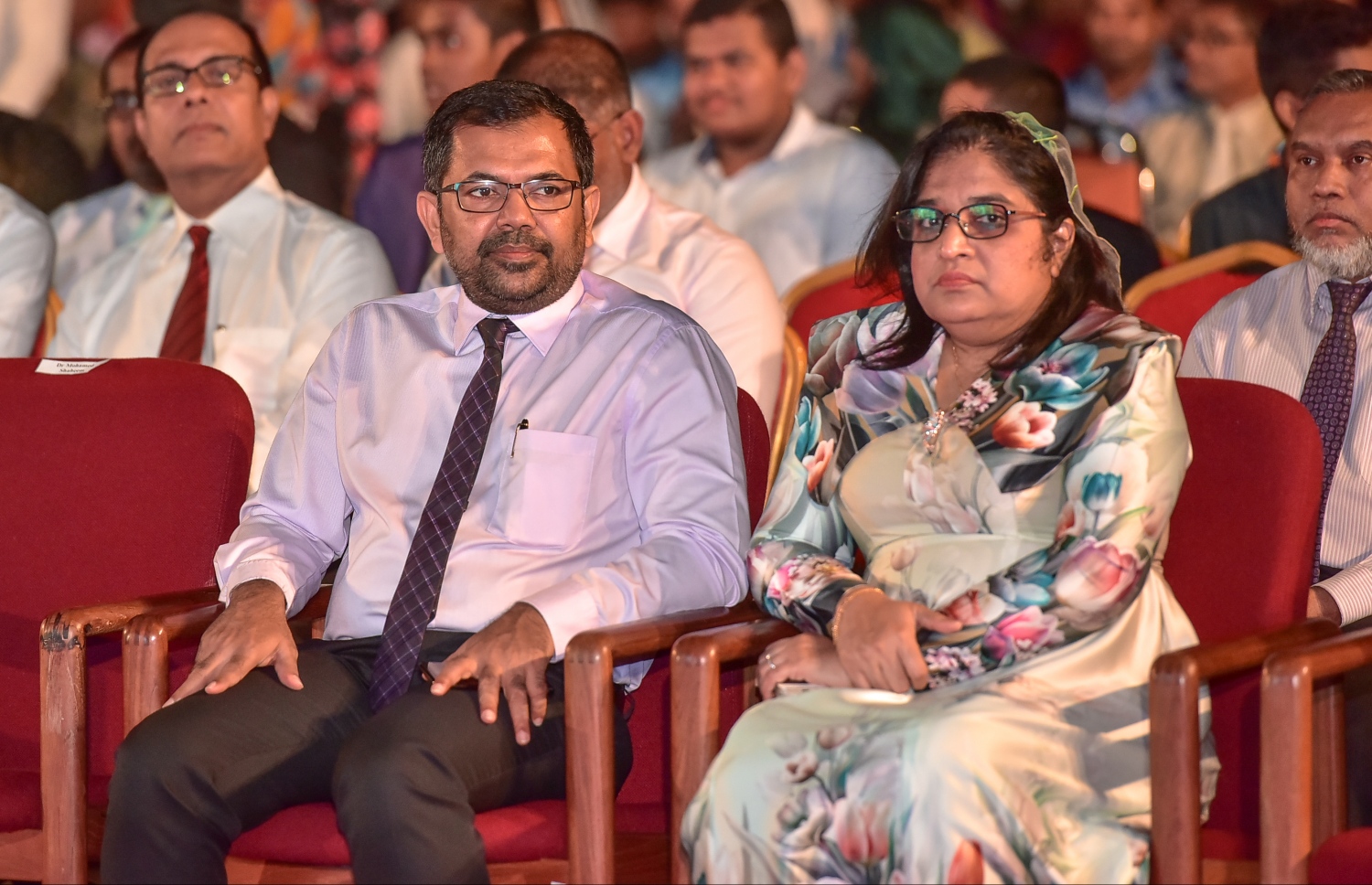 މާލެ: ޖެނުއަރީ 10، 2017- ރާއްޖެ އިސްލާމްވި ދުވަހުގެ މުނާސަބަތުގައި ބޭއްވި ޖަލްސާގައި ޓޫރިޒަމް މިނިސްޓަރު މޫސާ ޒަމީރު (ވ) އަދި ރައީސް އޮފީހުގެ މިނިސްޓަ ފޯ ލީގަލް އެފެއާޒް އައިޝަތު އާޒިމާ ޝަކޫރު ބައިވެރިވެވަޑައިގަންނަވަނީ.--- ފޮޓޯ: ނިޝާން އަލީ/މިހާރު