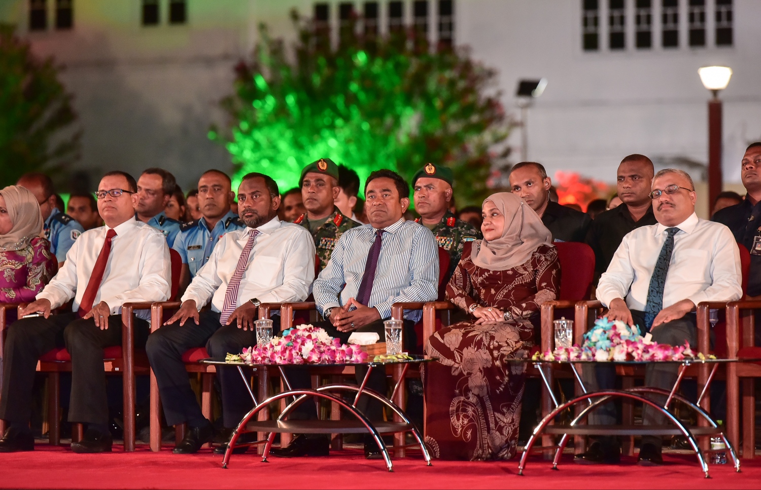 ރާއްޖެ އިސްލާމްވި ދުވަހުގެ މުނާސަބަތުގައި މިރޭ ޖުމްހޫރީ މައިދާން ސަރަހައްދުގައި ބޭއްވި ޖަލްސާގައި ރައީސް ޔާމީންގެ ދެކަނބަލުންނާއި ނައިބު ރައީސް ޖިހާދު ބައިވެރިވެވަޑައިގަންނަވަނީ.---ފޮޓޯ: ނިޝާން އަލީ/މިހާރު