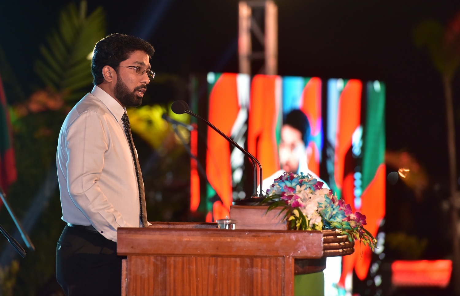 މާލެ: ޖެނުއަރީ 10، 2017- ރާއްޖެ އިސްލާމްވި ދުވަހުގެ މުނާސަބަތުގައި ބޭއްވި ޖަލްސާގައި ހޯމް މިނިސްޓަރު އަޒްލީން އަހުމަދު ވާހަކަ ދައްކަވަނީ.---ފޮޓޯ: ނިޝާން އަލީ/މިހާރު