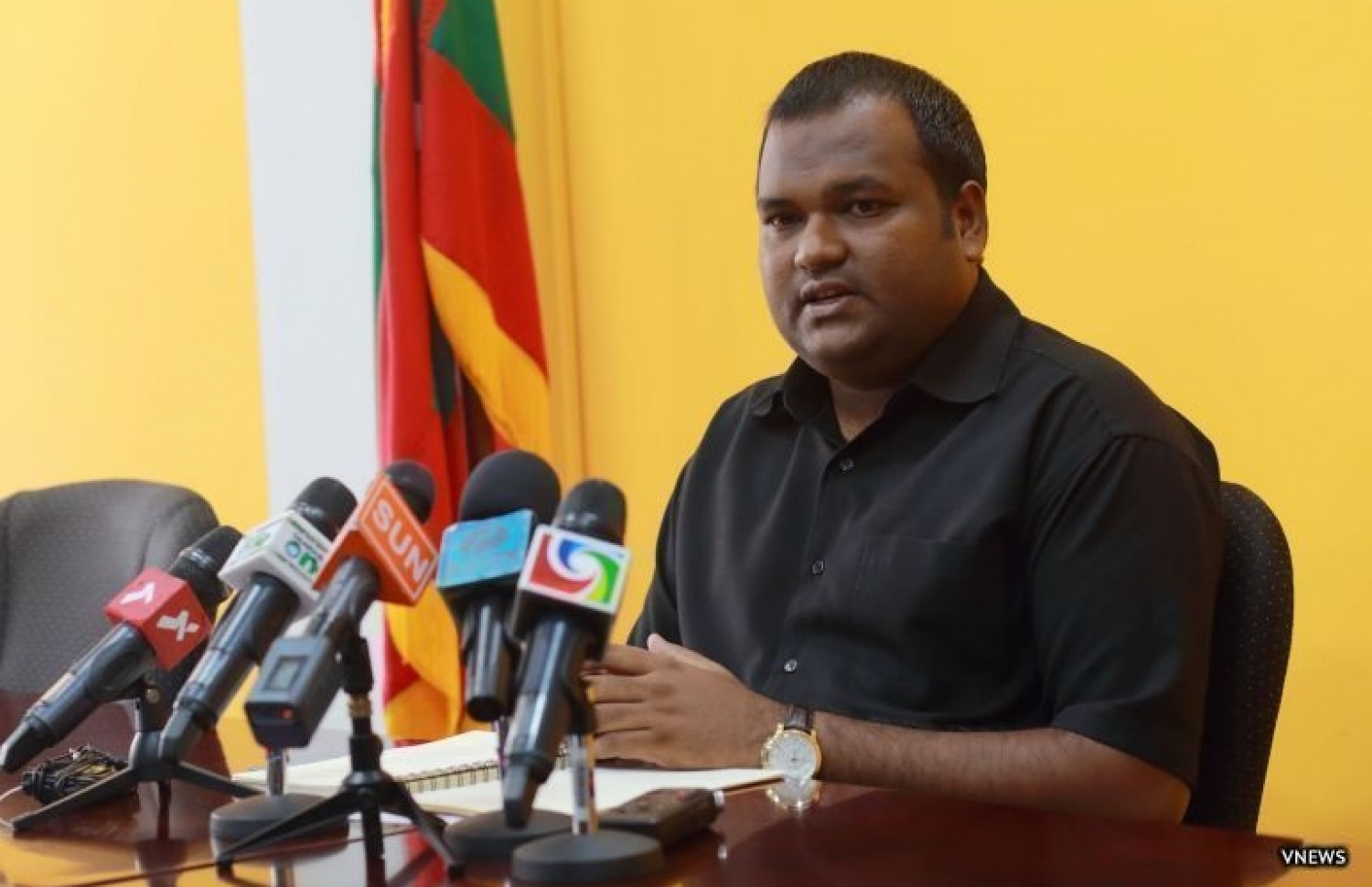 އެމްޑީޕީގެ ޕްރެސް ކޮންފަރެންސެއްގައި އަލީ ވަހީދު ވާހަކަ ދައްކަވަނީ.