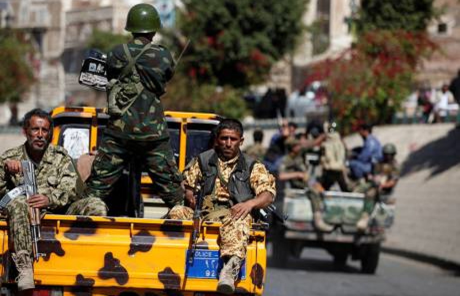 ޔަމަންގެ ހޫތީ ހަނގުރާމަވެރިންގެ ބަޔަކު ސަންއާގެ ތެރޭގައި ހަރަކާތްތެރިވަނީ. ފޮޓޯ ރޮއިޓާސް