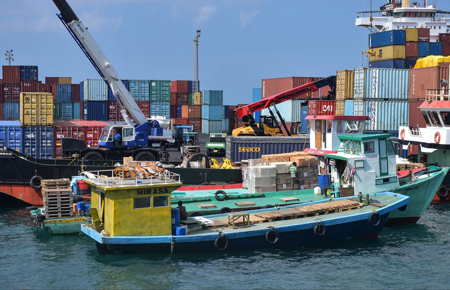 ރާއްޖެއަށް އައި ބޭރުގެ ބޯޓަކުން މުދާ ބާލަނީ: ކޮންޓެއިނަރުގައި ބަންދުކޮށްފައި ހުރި ނަމަ ނުވަތަ މުދަލުގެ ރެކޯޑް ބަލަހައްޓާފައިވާ ނަމަ އެ އެއްޗަކުން ފެންނަ މަސްތުވާއެއްޗެއްގެ ޒިންމާ ކެޕްޓަން ނަގަން ނުޖެހޭ --ފޮޓޯ/މިހާރު