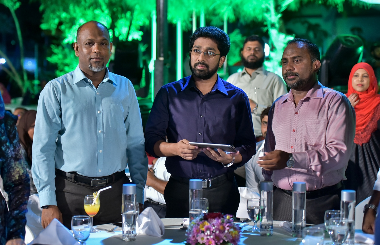 ހޯމް މިނިސްޓަރު އަޒްލީން ވަގުފް ބިލްޑިންގް މިރޭ ހުޅުވައިދެއްވާއިރު އިސްލާމިކް މިނިސްޓަރު ޒިޔާދު (ކ) އަރިހުގައި.---ފޮޓޯ: ނިޝާން އަލީ/ މިހާރު