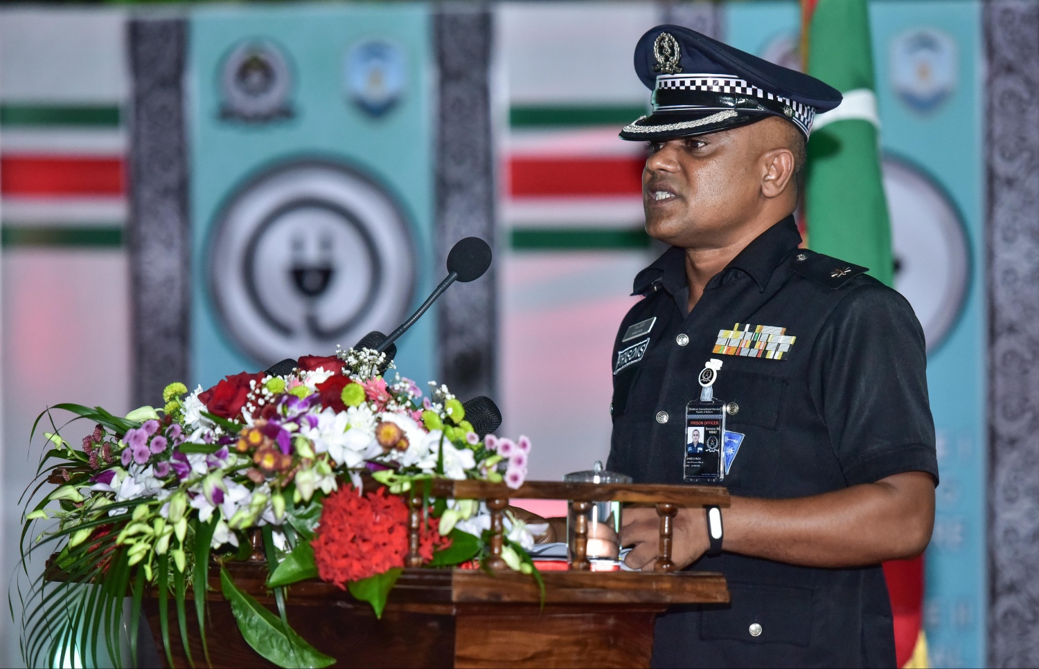 ކ.މާފުށި: ޖެނުއަރީ 16، 2017: ޖަލުގައި ހިންގި ކޯސްތައް ފުރިހަމަ ކުރި ގައިދީންނަށް ސެޓްފިކެޓް ހަވާލު ކުރި ރަސްމިއްޔާތުގައި ކަރެކްޝަންގެ އިސް ވެރިއެއް ވާހަކަ ދައްކަވަނީ.-- ފޮޓޯ: ނިޝާން އަލީ