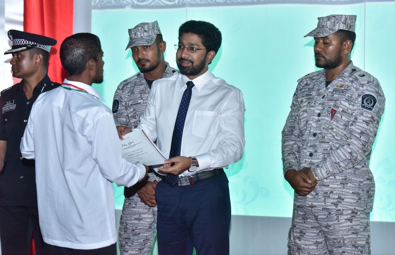 މާފުށީ ޖަލުގައި ބޭއްވި ކޯސްތައް ނިންމި ގައިދީންނަށް ސެޓްފިކެޓް ދިނުން