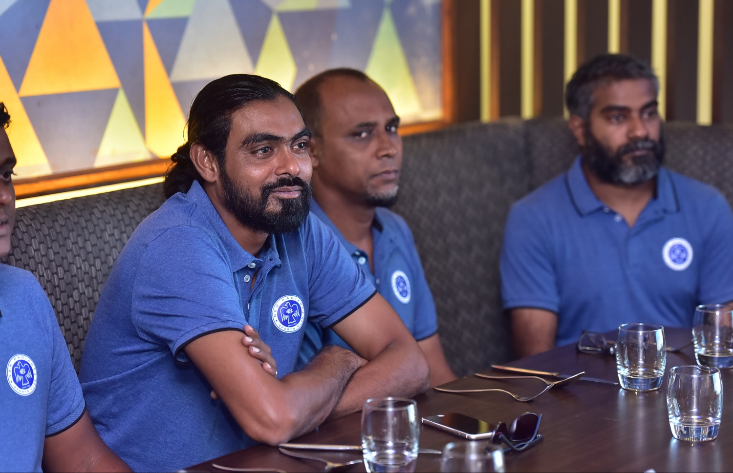 އިއްޔެ ބޭއްވި ރަސްމިއްޔާތުގެ ތެރެއިން އެ ޓީމުގެ ބައެއް ކޯޗިން ސްޓާފުން.-- ފޮޓޯ: ނިޝާން އަލީ/ މިހާރު