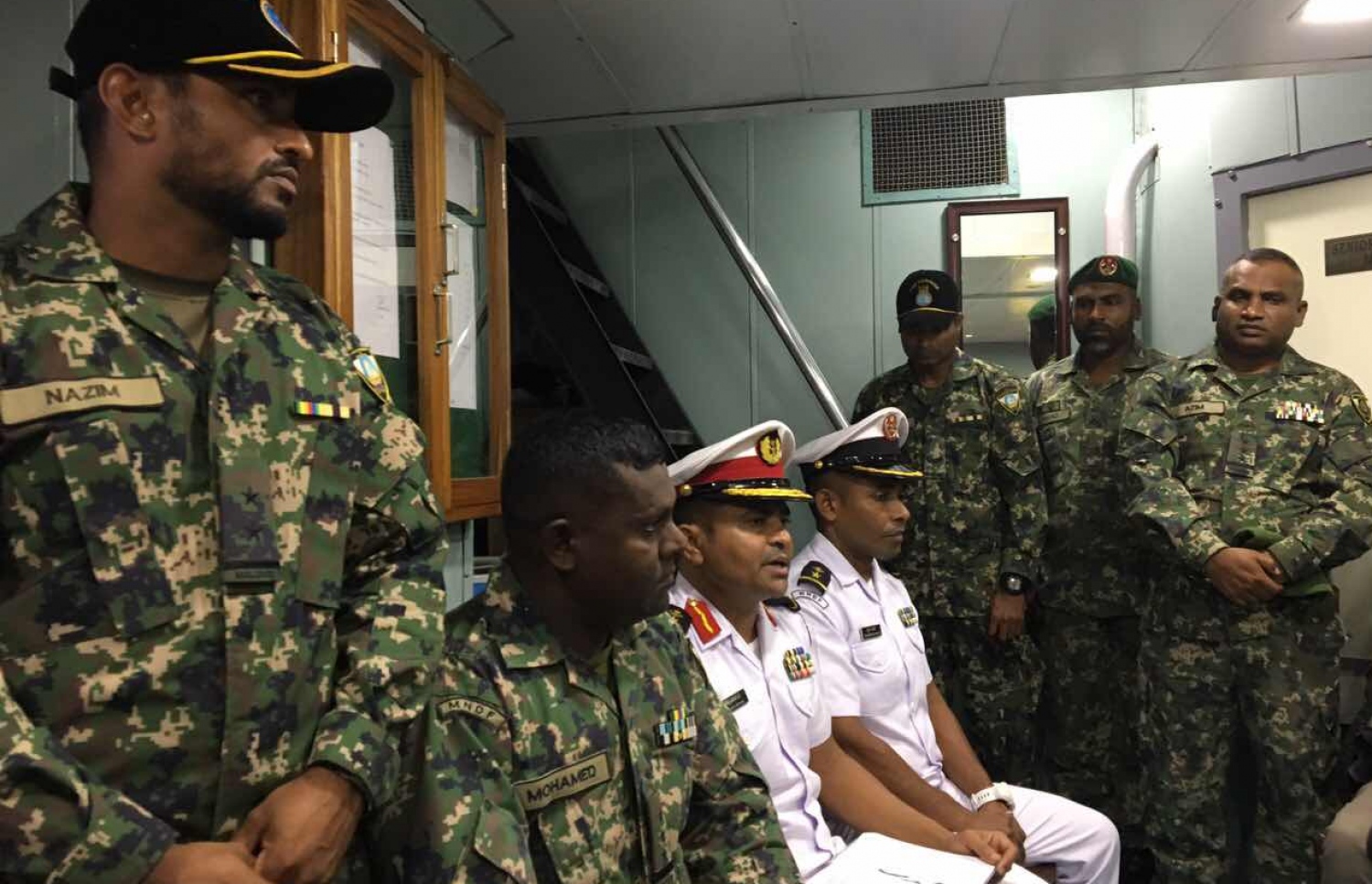 ލަންކާގެ ސަރުކާރުގެ އެދުމުގެ މަތިން އެ ގައުމުގެ މަސްބޯޓެއް ކޯސްޓް ގާޑުން ހޯދައި، މީހުން ސަލާމަތް ކުރި ގޮތާ ގުޅޭ ގޮތުން ކޯސްޓް ގާޑުގެ އެންމެ އިސް ވެރިން މައުލޫމާތު ދެއްވަނީ-- ފޮޓޯ: އައިމިނަތު ޝިފްލީން/ މިހާރު