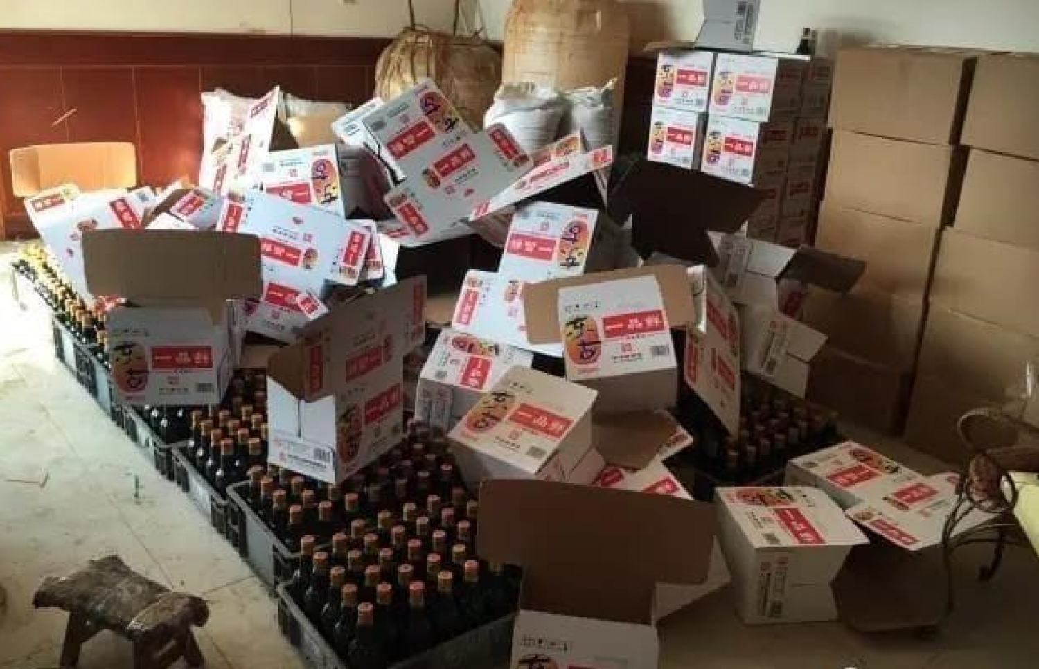 ކާނާގެ ރަހަ މީރުކުރަން އަޅާ ތަކެތީގެ ފޭކް އުފައްދާ ކުންފުންޏެއްގައި އެތެރެ ހުރި ގޮތް