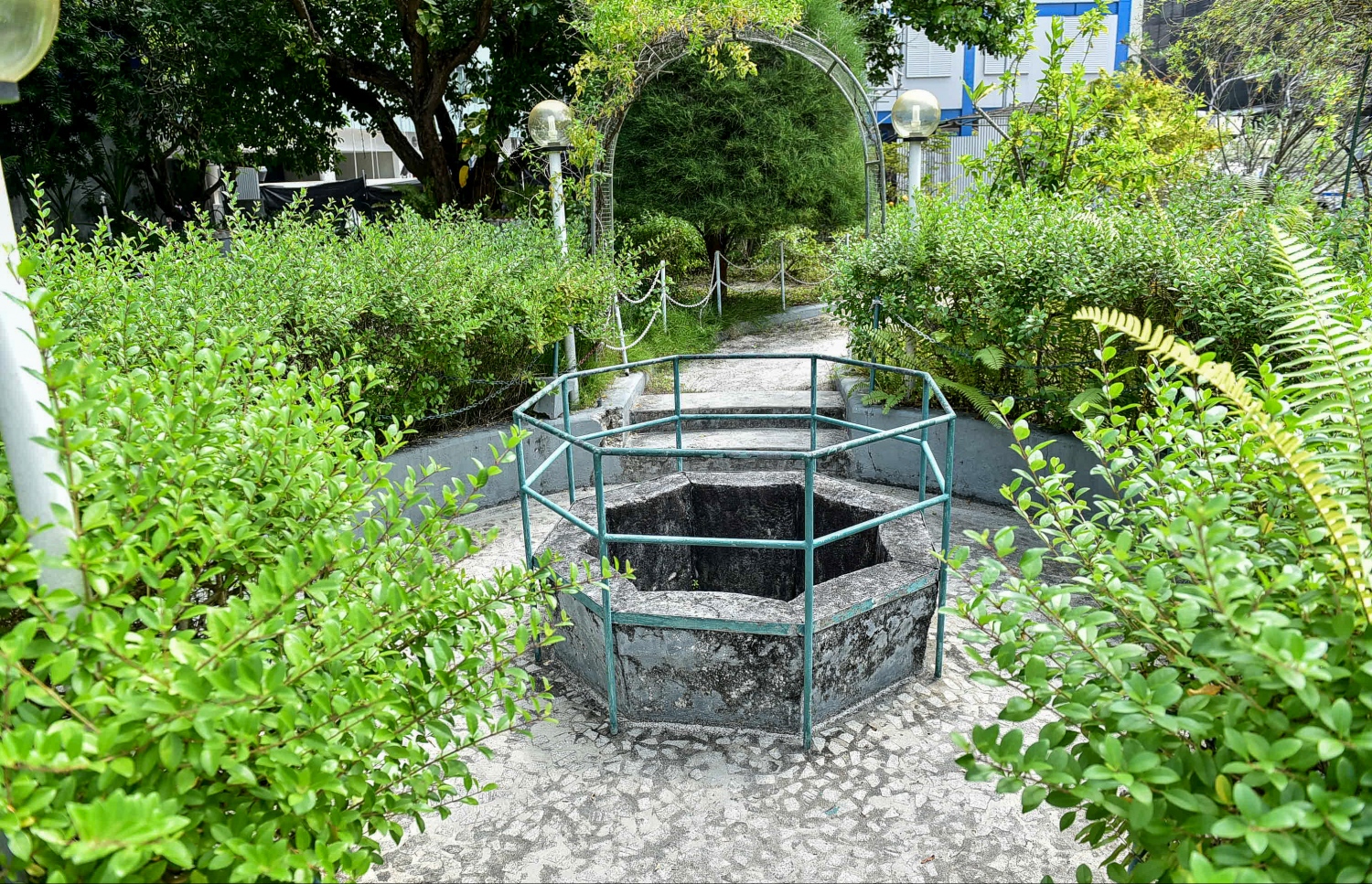 ހުކުރު މިސްކިތް ހިމެނޭ ސަރަހައްދު. ބެލެވޭ ގޮތުގައި ތަރައްގީ ކުރަނީ މި ސަރަހައްދު. - ފޮޓޯ: މިހާރު