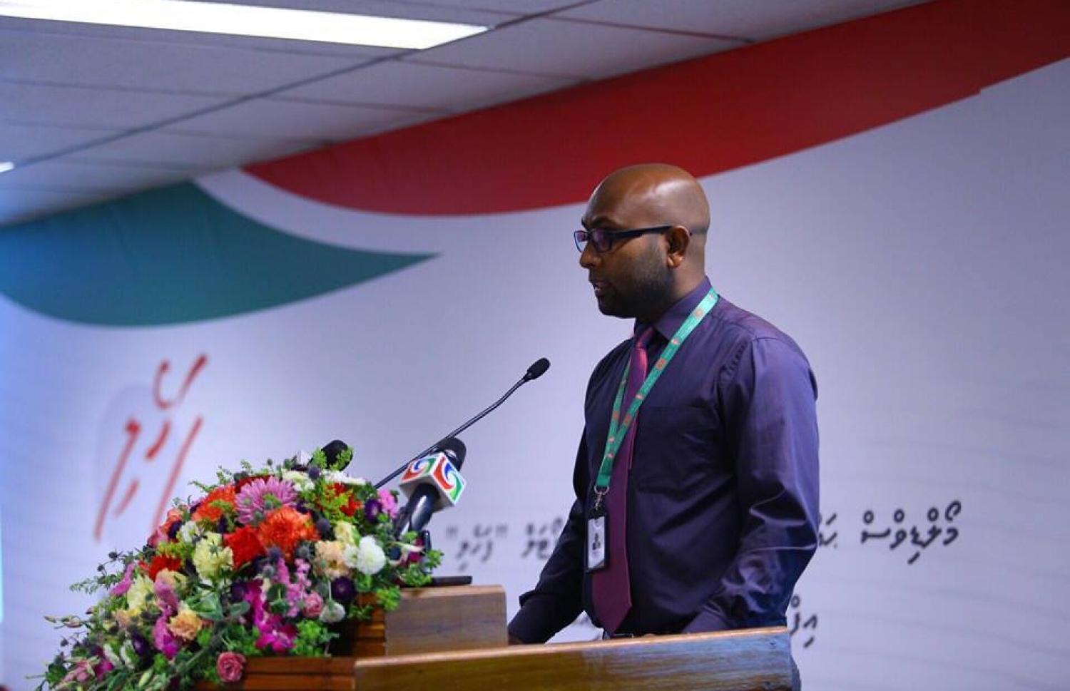 ހައްޖު ކޯޕަރޭޝަންގެ މެނޭޖިން ޑިރެކްޓަރު ޔާމީން. ހައްޖު ކޯޕަރޭޝަންގެ އޮފީހަށް ނުގޮސް، އޮންލައިންކޮށް ހިދުމަތް ހޯދޭނެ ކަމަށް އޭނާ ވިދާޅުވި. - ފޮޓޯ: ހައްޖު ކޯޕަރޭޝަން