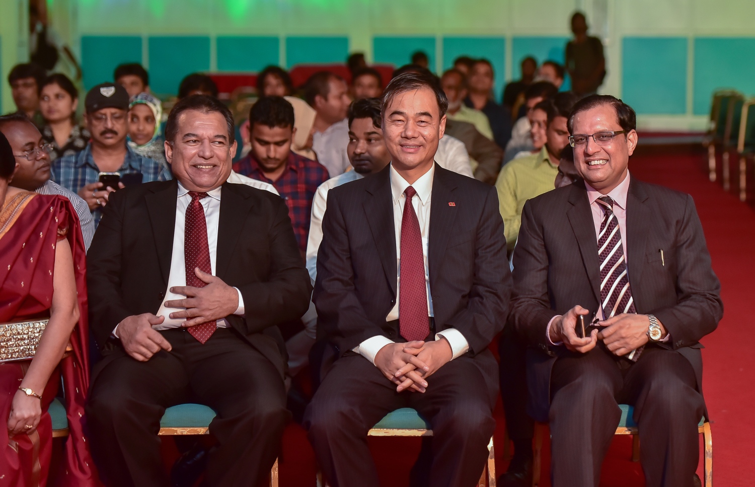 މާލެ: ޖެނުއަރީ 27، 2017: އިންޑިއާގެ ޖުމްހޫރީ ދުވަސް ފާހަގަކުރަން ބޭއްވި ހަފްލާގެ ތެރެއިން.-- ފޮޓޯ: ނިޝާން އަލީ/ މިހާރު