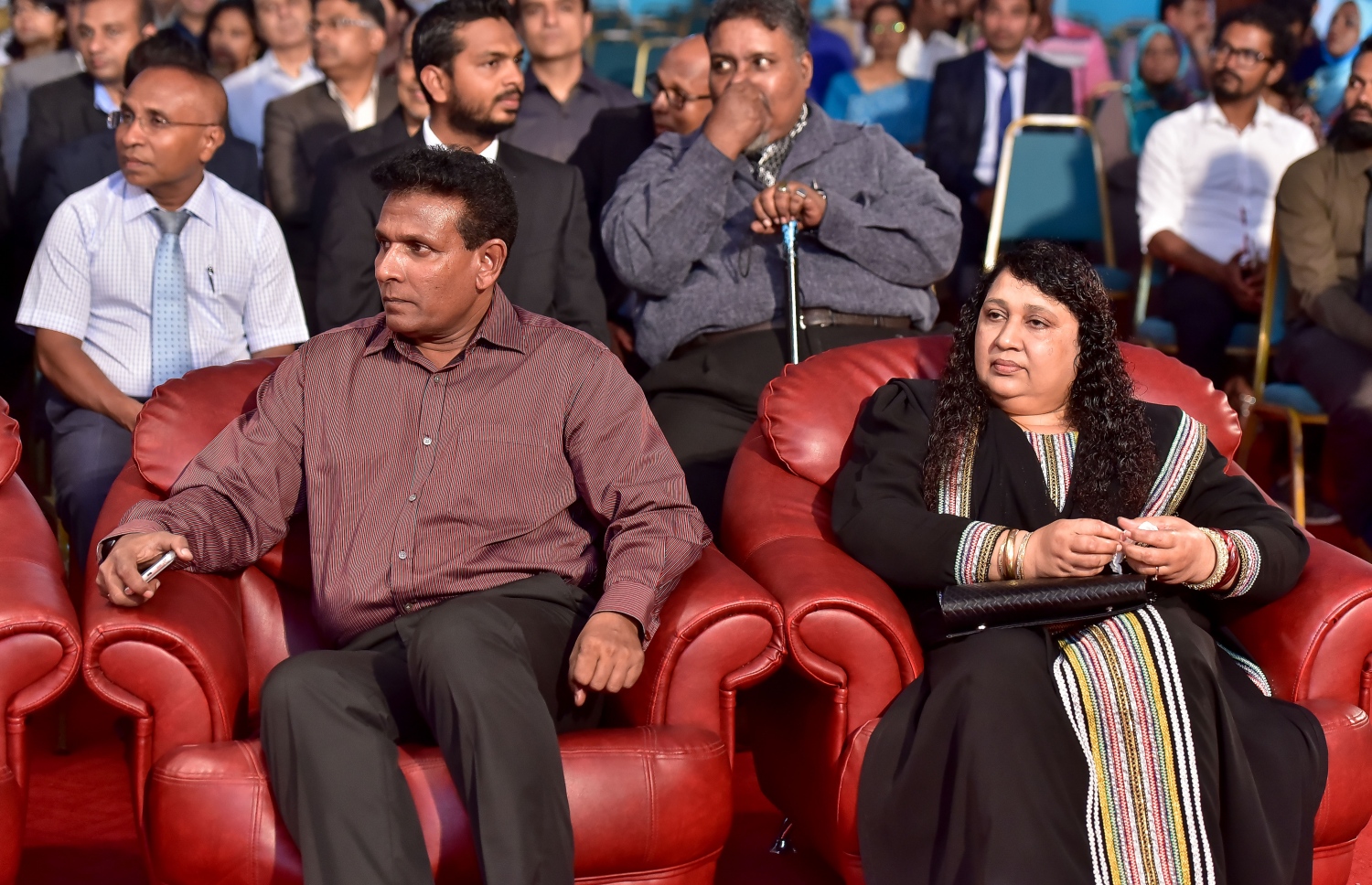 މާލެ: ޖެނުއަރީ 27، 2017: އިންޑިއާގެ ޖުމްހޫރީ ދުވަސް ފާހަގަކުރަން ބޭއްވި ހަފްލާގައި ޗީފް އޮފް ޑިފެންސް ފޯސް އަހުމަދު ޝިޔާމްގެ އިތުރުން ސަރުކާރުގެ ބައެއް އިސްވެރިން ބައިވެރިވެ ވަޑައިގަންނަވަނީ.-- ފޮޓޯ: ނިޝާން އަލީ/ މިހާރު