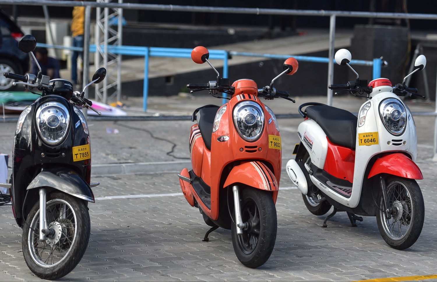 މާލެ: ޖެނުއަރީ 29، 2017: ސައިކަލު ޓެކްސީގެ ޚިދުމަތް ފެށުމުގެ ގޮތުން ބޭއްވި ރަސްމިއްޔާތުގައި ސްކޫ ޓެކްސީގެ ސައިކަލުތައް ދައްކާލަނީ. --މިހާރު ފޮޓޯ/ނިޝާން އަލީ