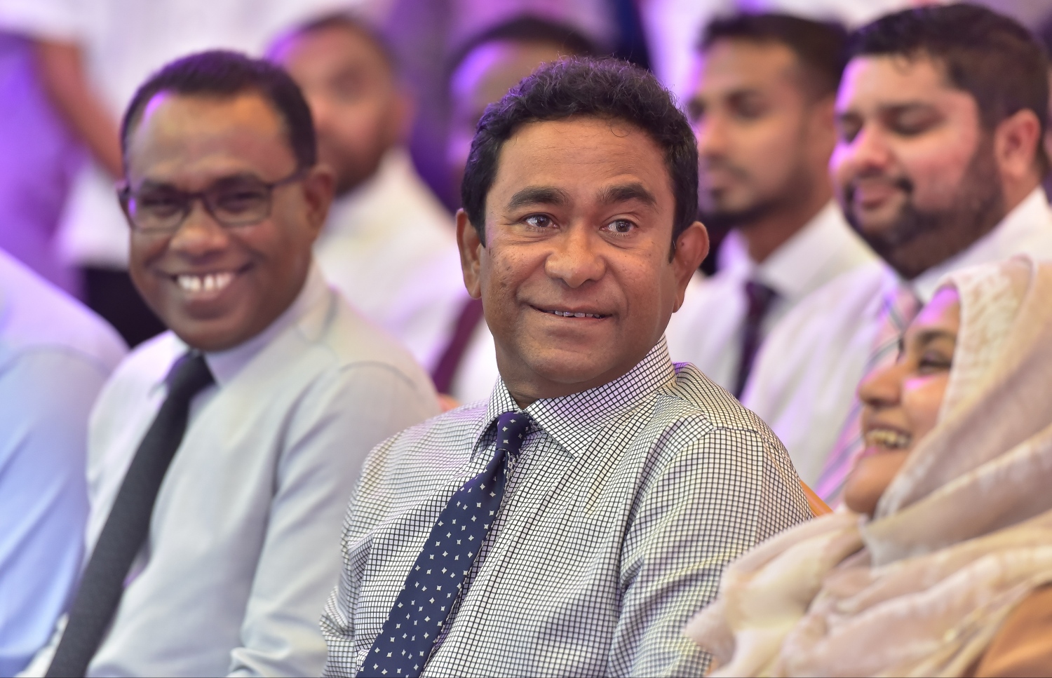 ކައުންސިލަރުން ސޮއިކުރެއްވުމުގެ ރަސްމިއްޔާތުގައި ރައީސް ޔާމީންގެ ދެކަނބަލުން މިއަދު ބައިވެރިވެވަޑައިގަންނަވަނީ.---ފޮޓޯ: ނިޝާން އަލީ/މިހާރު