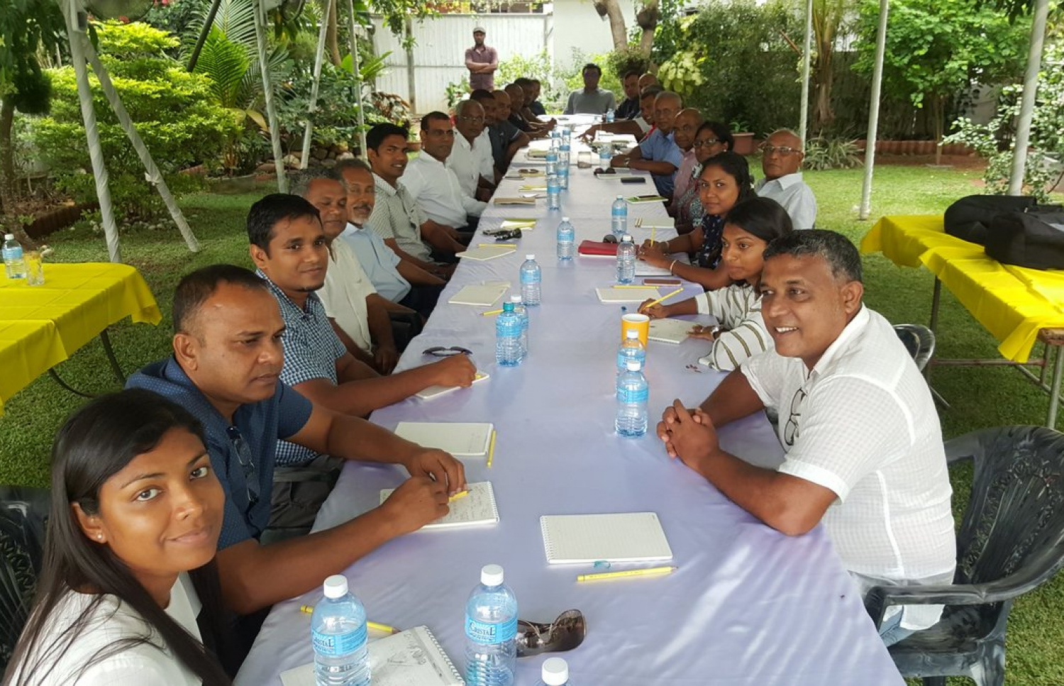 ކުރީގެ ރައީސް ނަޝީދު، އެމްޑީޕީގެ އިސްވެރިންނާ މިދިޔަ ޖެނުއަރީ މަހު ލަންކާގައި ބައްދަލުކުރައްވަނީ.---ފޮޓޯ: އެމްޑީޕީ