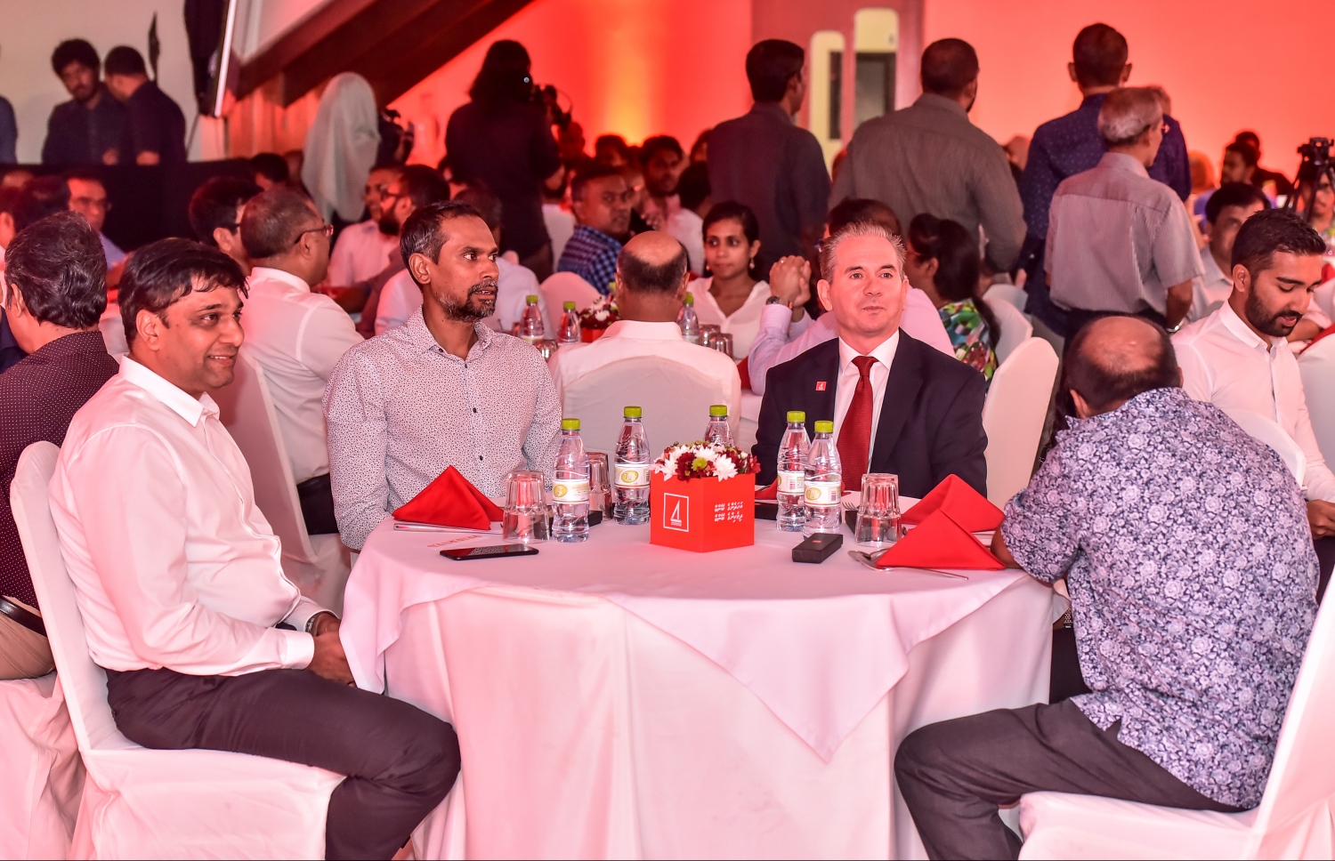 މާލެ، ޖެނުއަރީ 31، 2017- ބީއެމްއެލް އިން މި އަހަރު ކުރިއަށް ގެންދަން ނިންމާފައިވާ ކޮމިއުނިޓީ ކެމްޕޭން، "އަހަރެންގެ ބޭންކް" އިފްތިތާހު ކުރުމަށް ބޭއްވި ހަފުލާގެ ތެރެއިން.--- ފޮޓޯ: ނިޝާން އަލީ/ މިހާރު