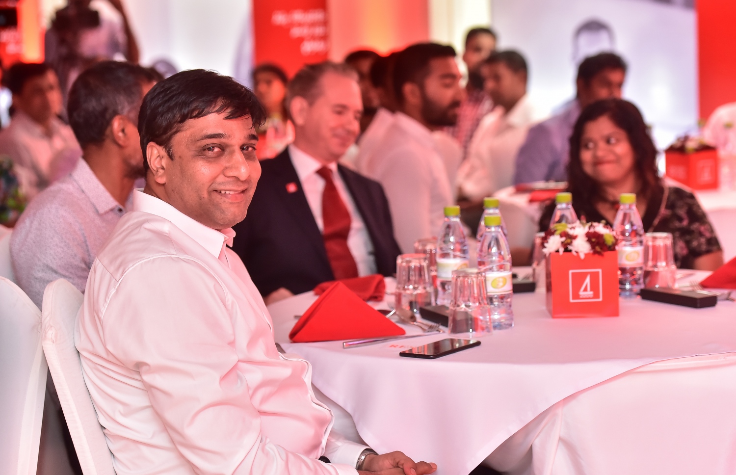 "އަހަރެންގެ ބޭންކް" ކެމްޕޭން އިފްތިތާހު ކުރަން މިރޭ ބޭއްވި ހަފުލާގައި އުރީދޫގެ ސީއީއޯ ވިކްރަމް ސިންހަ ބައިވެރިވެވަޑައިގަންނަވަނީ.-- ފޮޓޯ: ނިޝާން އަލީ/ މިހާރު