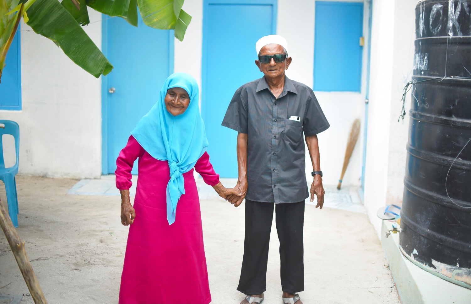 ދޮންކޮއްކޮ އާއި ފާތުމާފުޅު އެ މީހުންގެ ގޭގައި ހިނގާލަނީ --ފޮޓޯ/އަބްދުﷲ އައުރާފް/މިހާރު