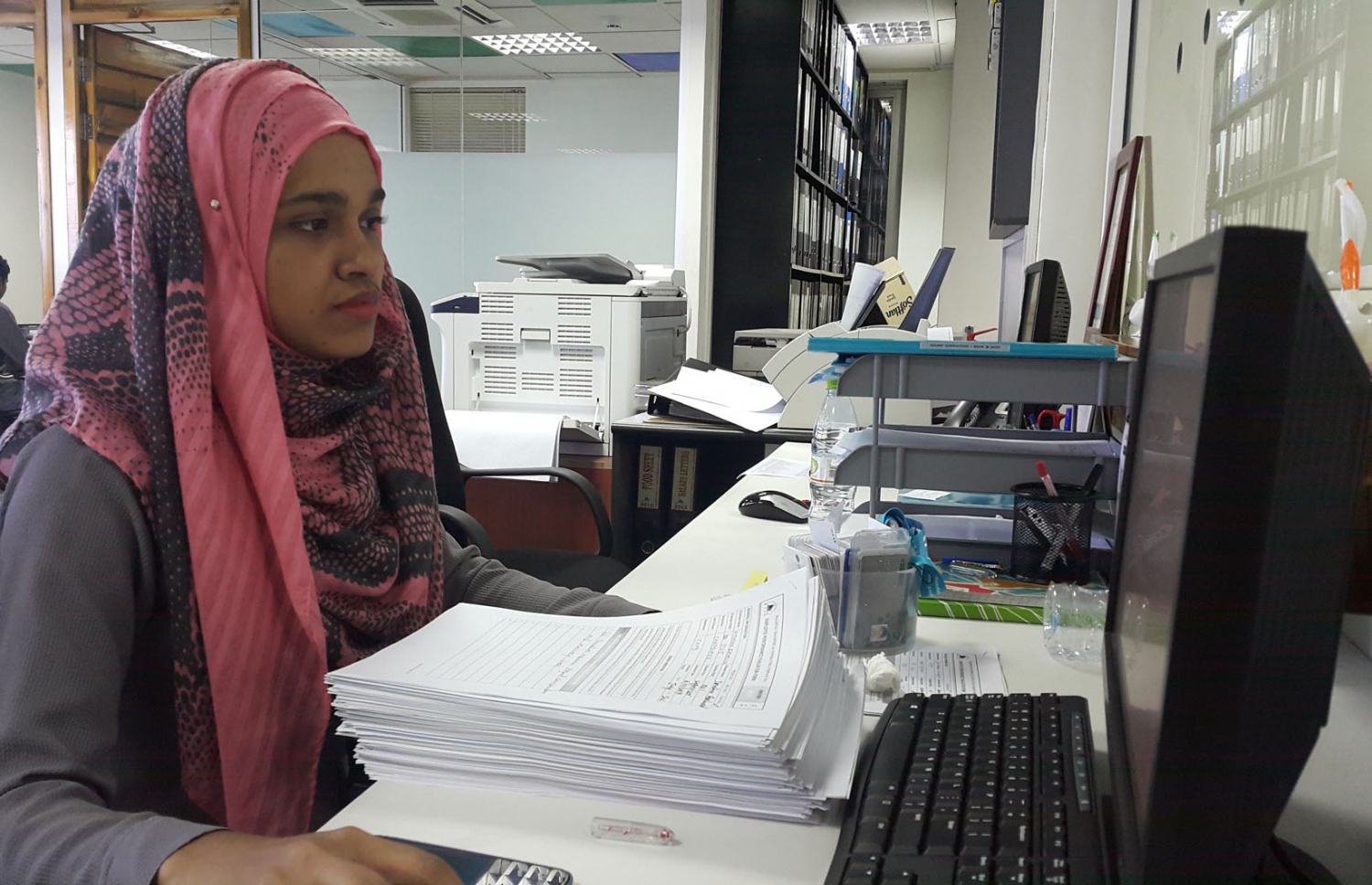 އާޝިޔަތު، އެމްޓީސީސީގެ މައި އޮފީހުގައި އިއްޔެ މަސައްކަތުގައި. --ފޮޓޯ އަހްމަދު އަބްދުﷲ ސައީދު/މިހާރު