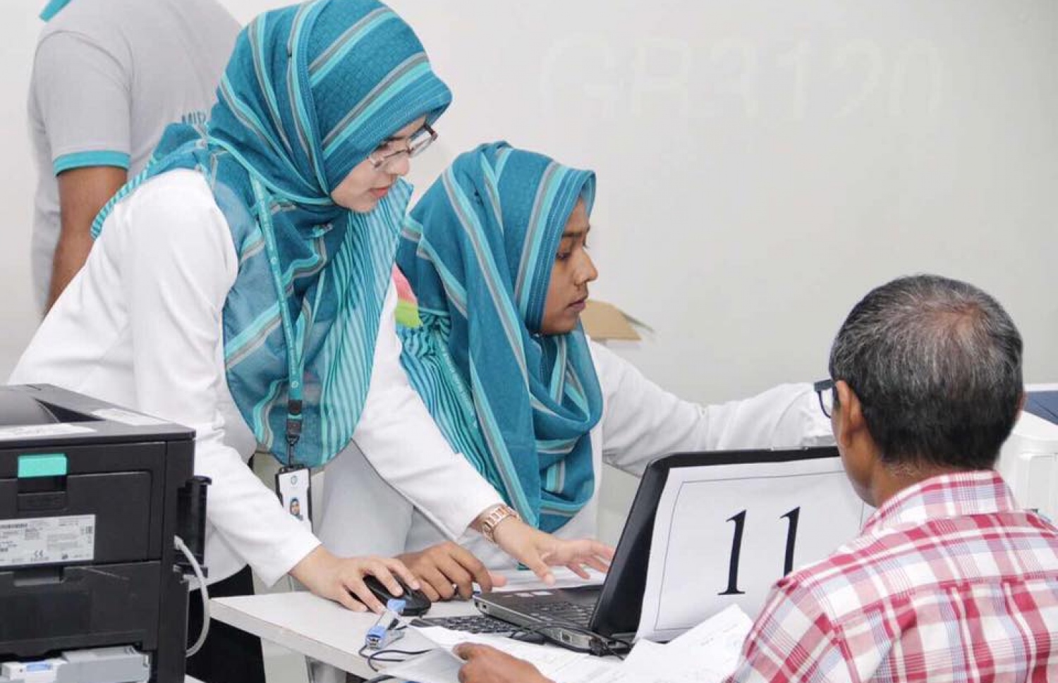 ޓެކްސްއާ ބެހޭ މައުލޫމާތު މީރާ މުވައްޒަފުން މީހަކަށް ދެނީ: މީރާ އިން އަމިއްލައަށް ކަލްކިއުލޭޝަން ހަދައި ޓެކްސް ފައިސާ ހޯދަން މަސައްކަތްކުރާ ކަމަށް ބައެއް މީހުން ޝަކުވާކުރޭ.