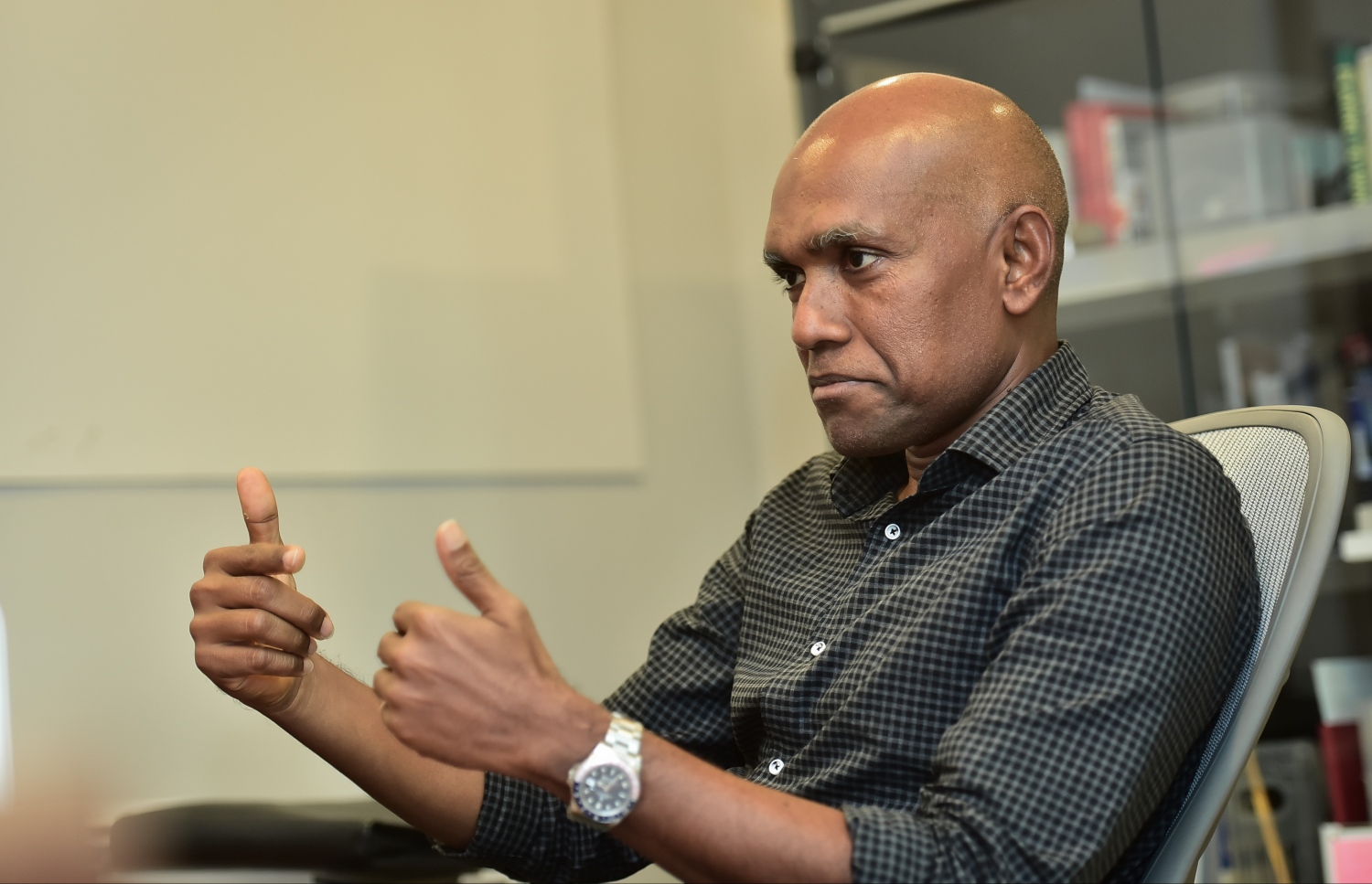 މުހައްމަދު ކަލީމް: ކެންސަރު ޖެހިފައިވާ ކަން އެނގުނީ ފަޔަށް ދިމާވި މައްސަލައެއްގެ ސަބަބު ހޯދަން ކުރި މަސައްކަތުން. ފޮޓޯ: ނިޝާން އަލީ/ މިހާރު