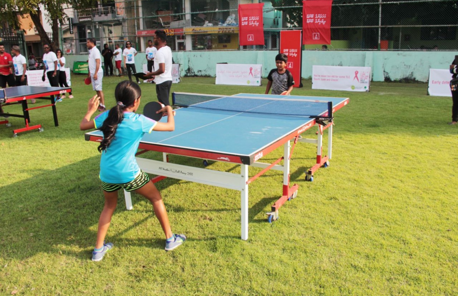 މިއަދު ބޭއްވި ކުޅިވަރު ފެސްޓިވަލްގައި ބީއެމްއެލް އިން ސްޕޮންސަކުރި ޓީޓީ ހަރަކާތުގައި ކުޑަކުދިންތަކެއް ބައިވެރިވަނީ.-- ފޮޓޯ: ބީއެމްއެލް